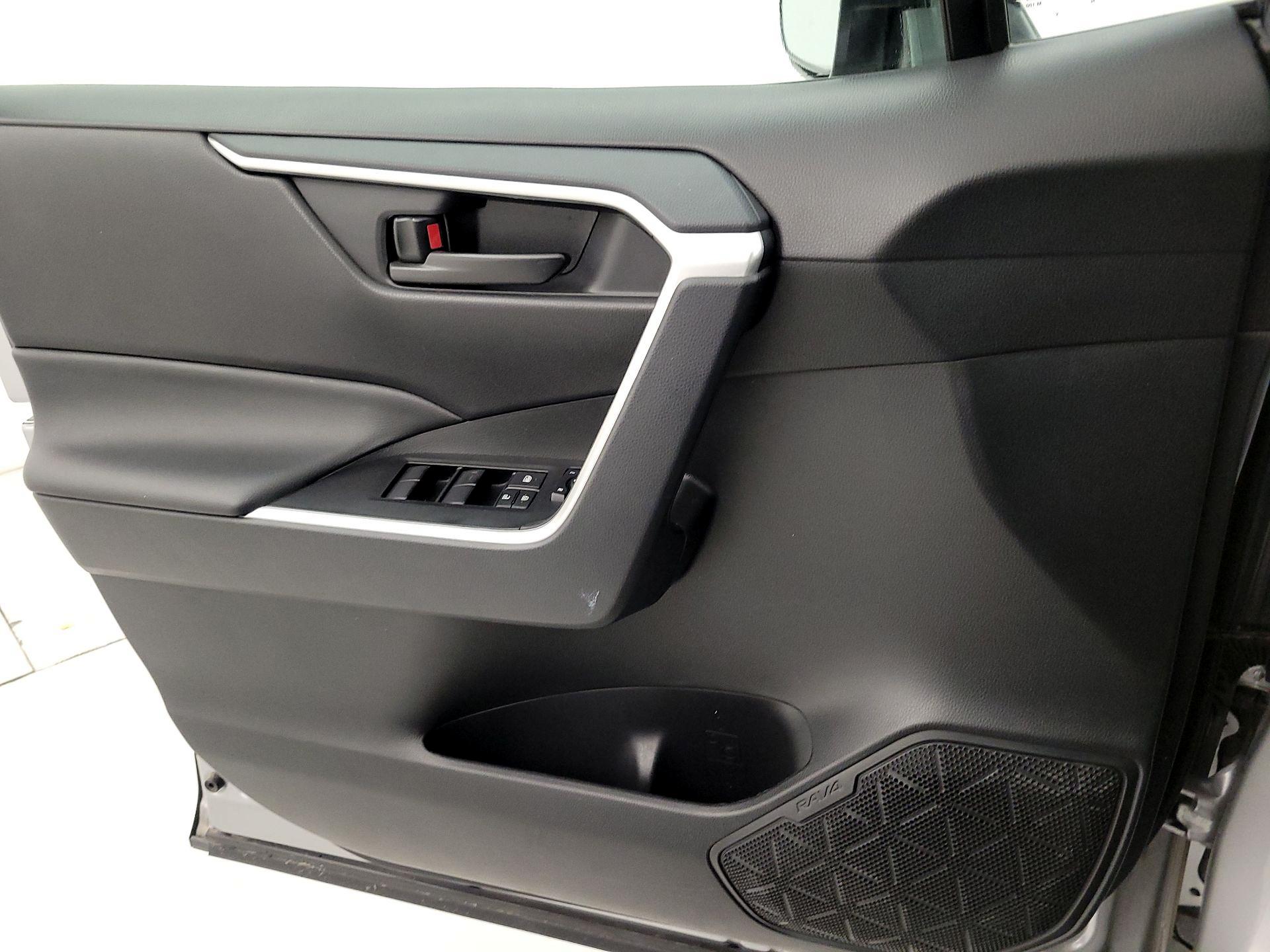 Thumbnail: 2025 Toyota RAV4 - 12