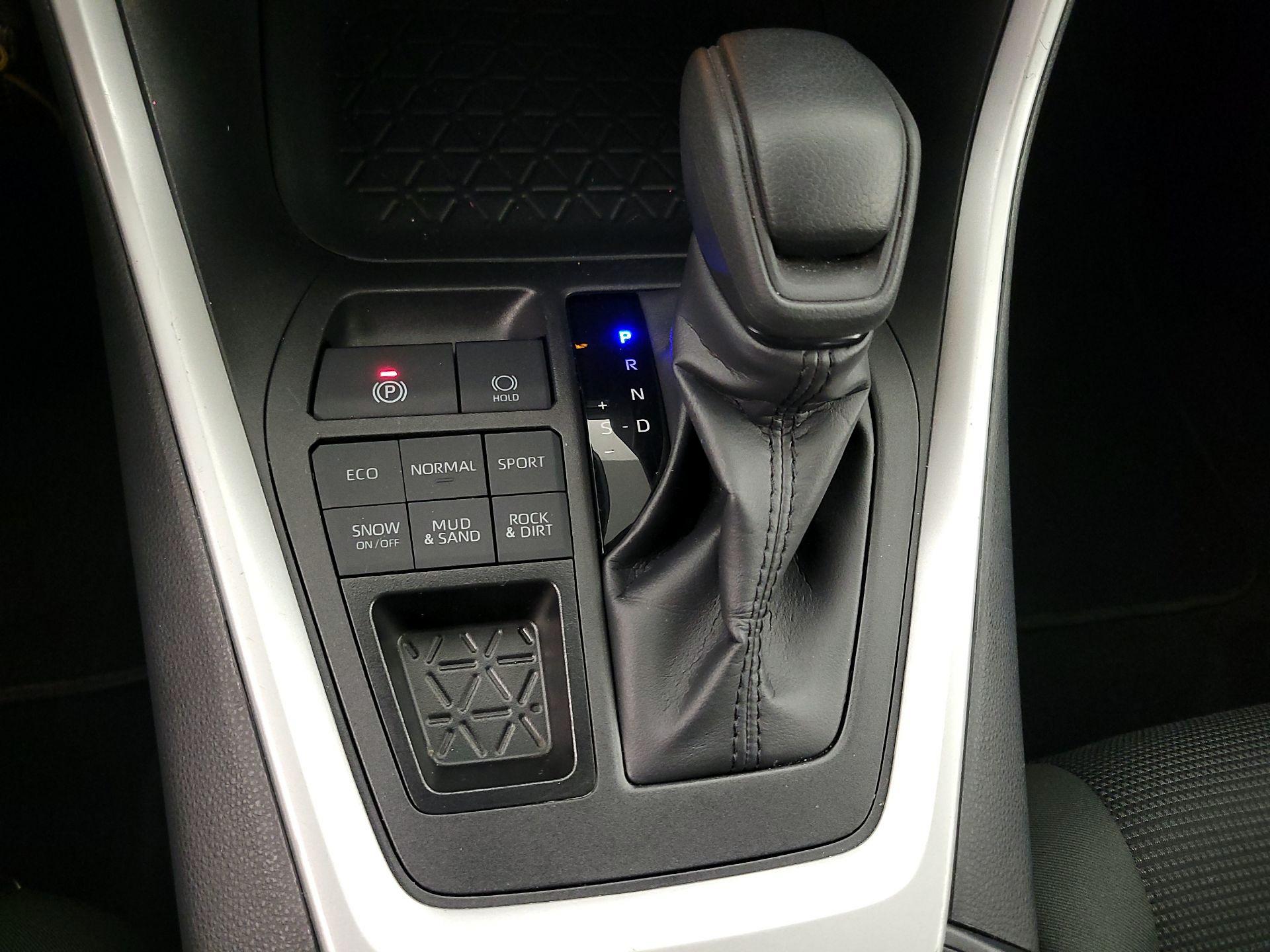 Thumbnail: 2025 Toyota RAV4 - 17