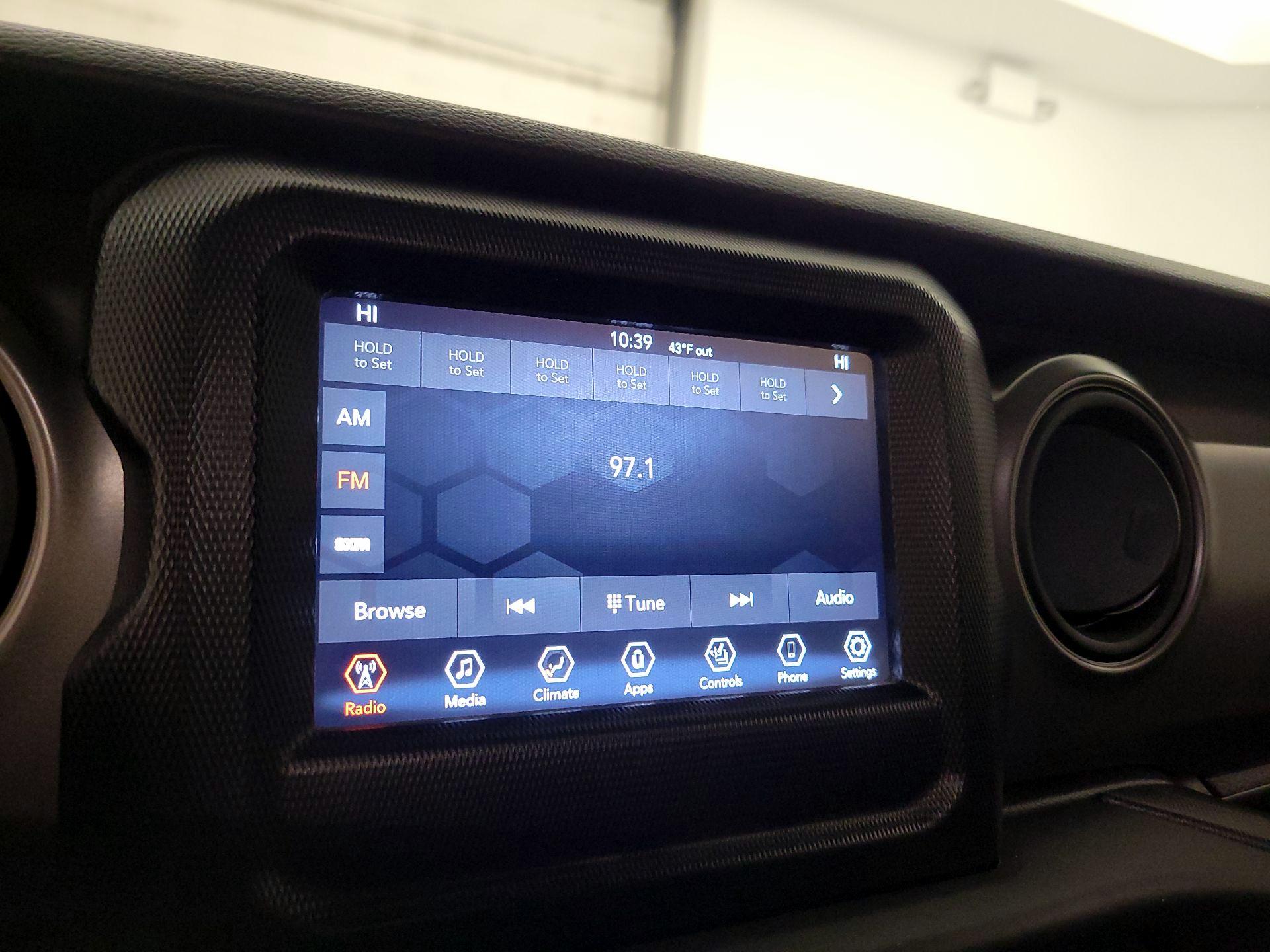 Thumbnail: 2022 Jeep Wrangler - 15