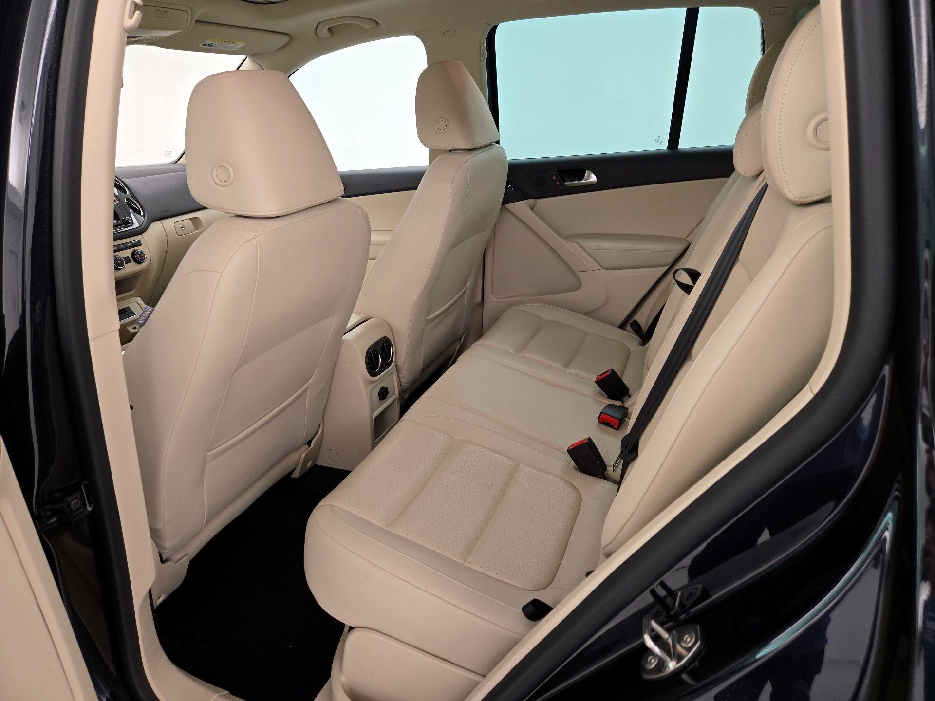 Thumbnail: 2017 Volkswagen Tiguan - 20