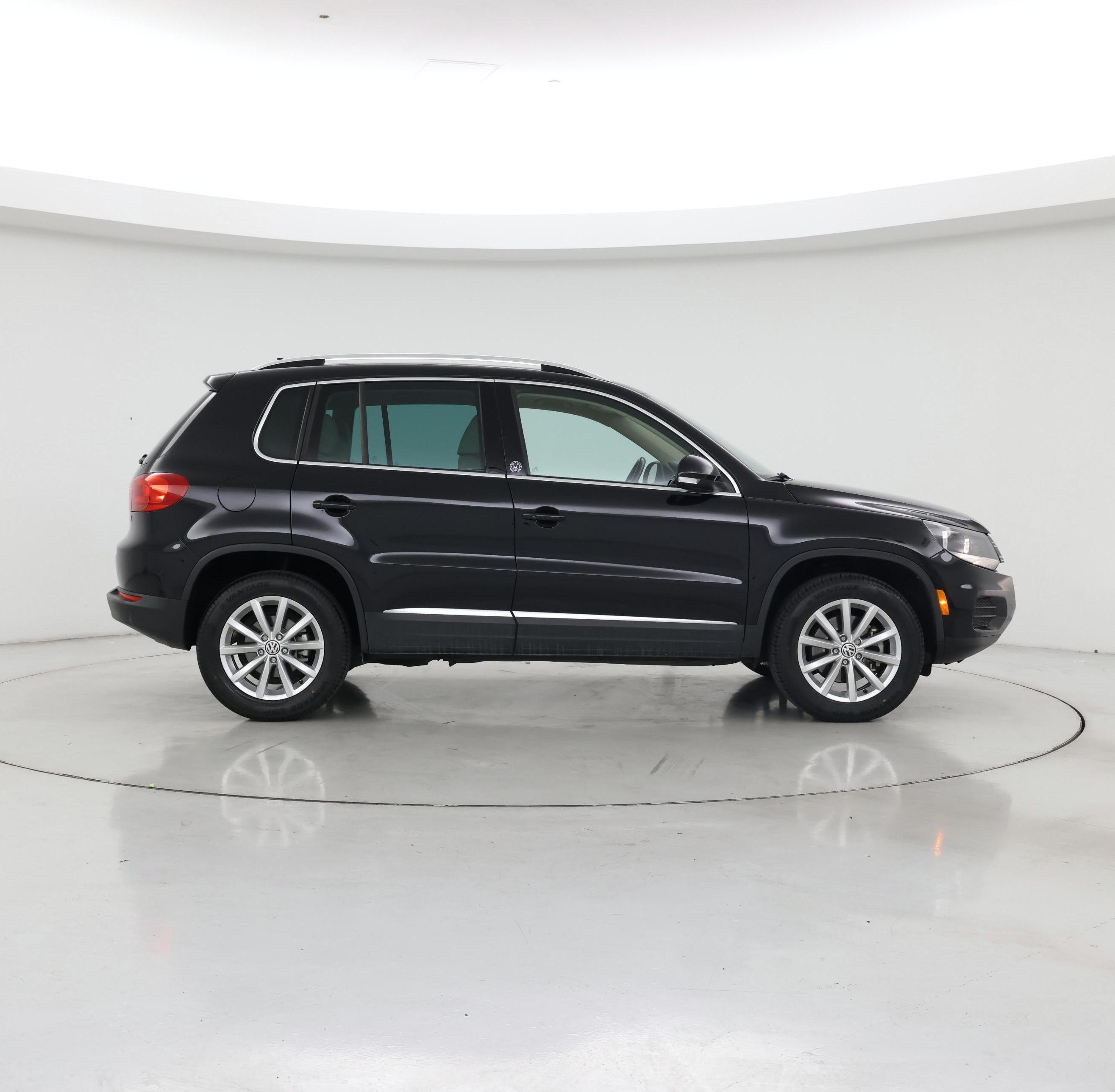 Thumbnail: 2017 Volkswagen Tiguan - 7