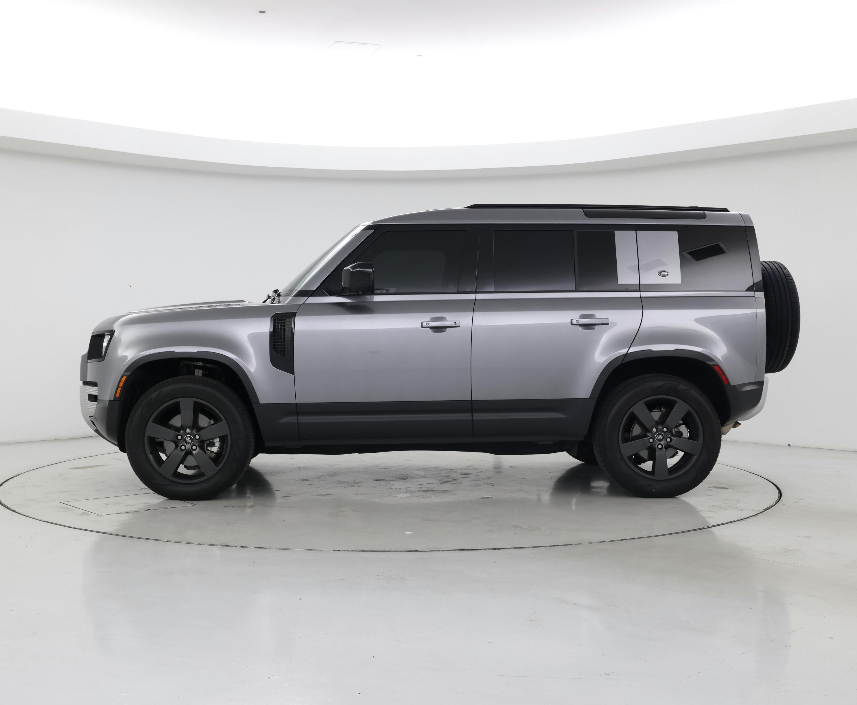 Thumbnail: 2023 Land Rover Defender - 3