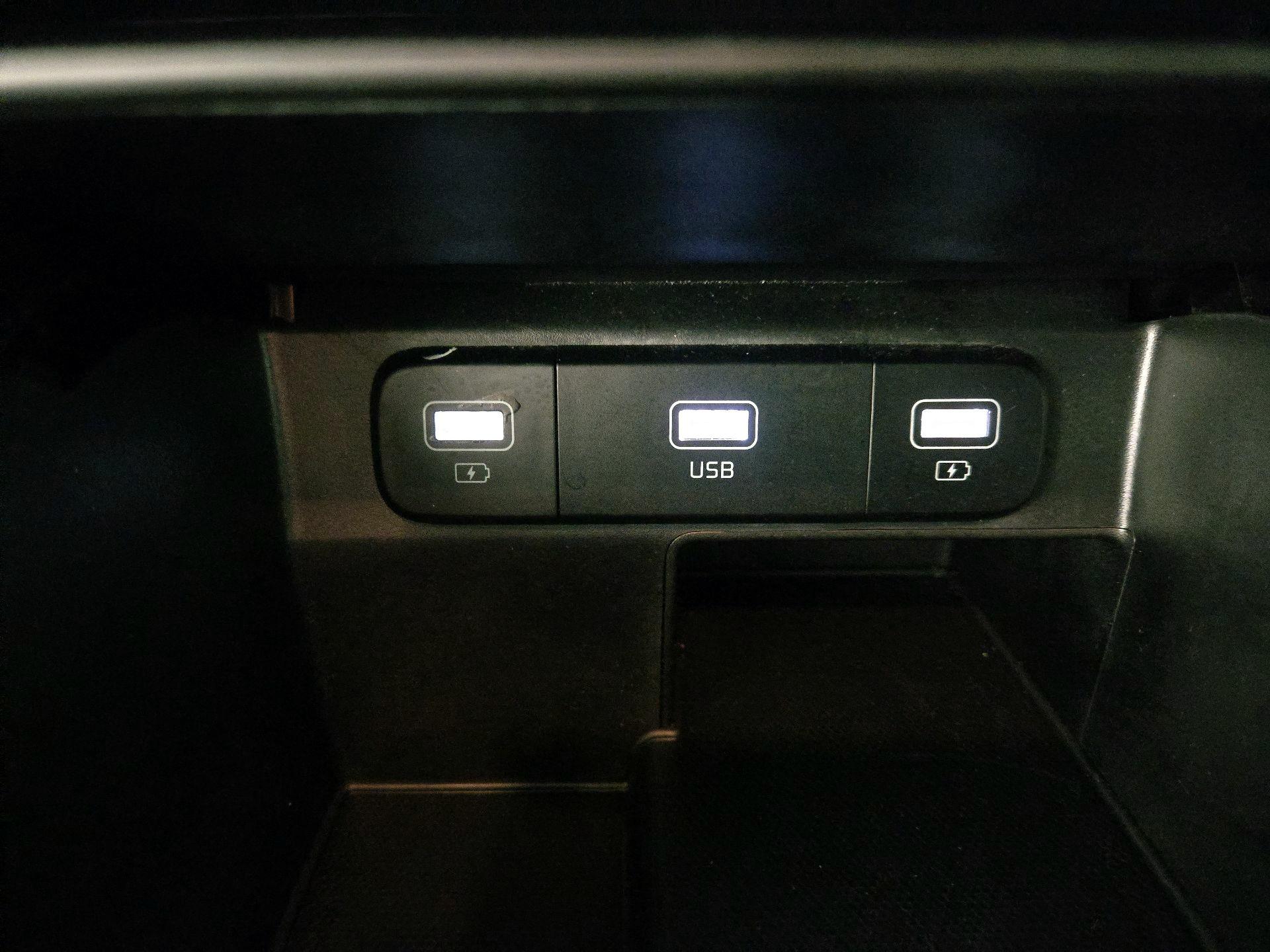 Thumbnail: 2021 Kia Sorento - 18