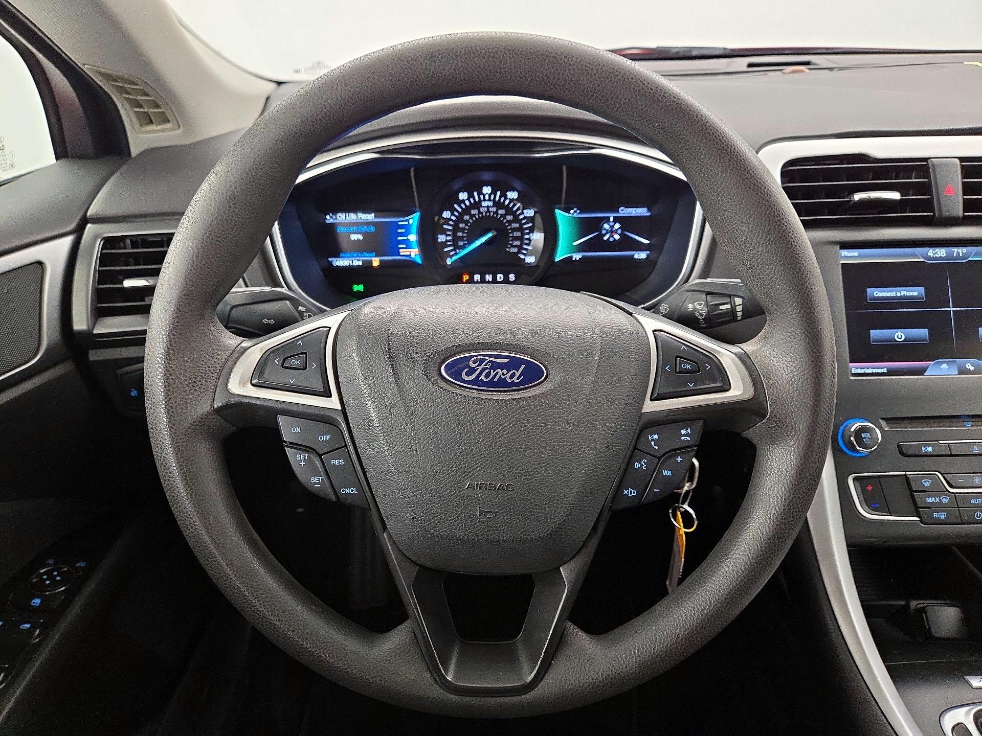 Thumbnail: 2016 Ford Fusion - 10