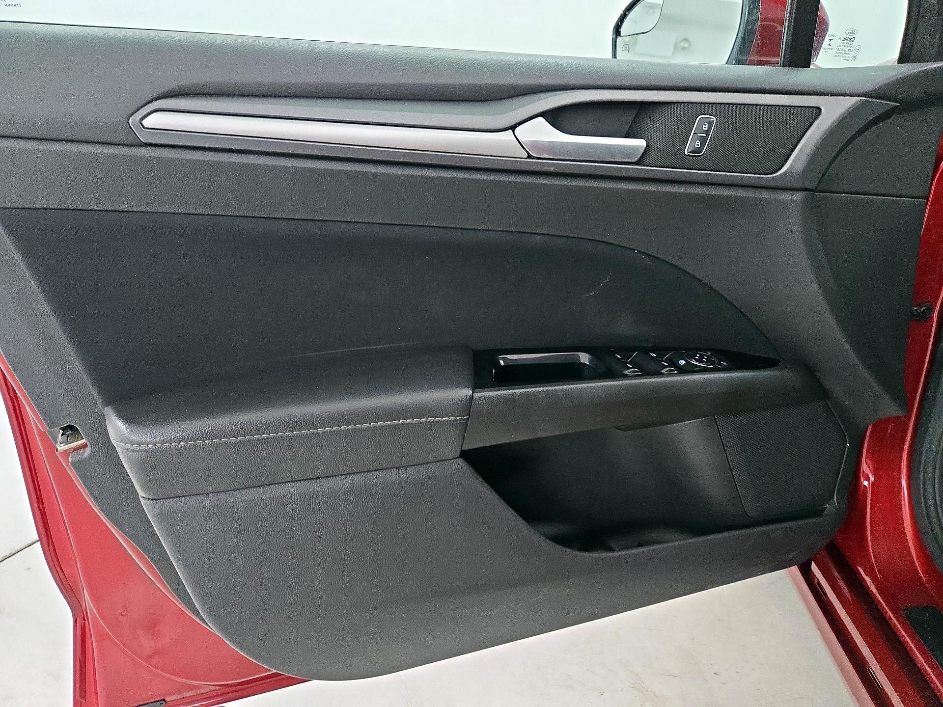 Thumbnail: 2016 Ford Fusion - 12