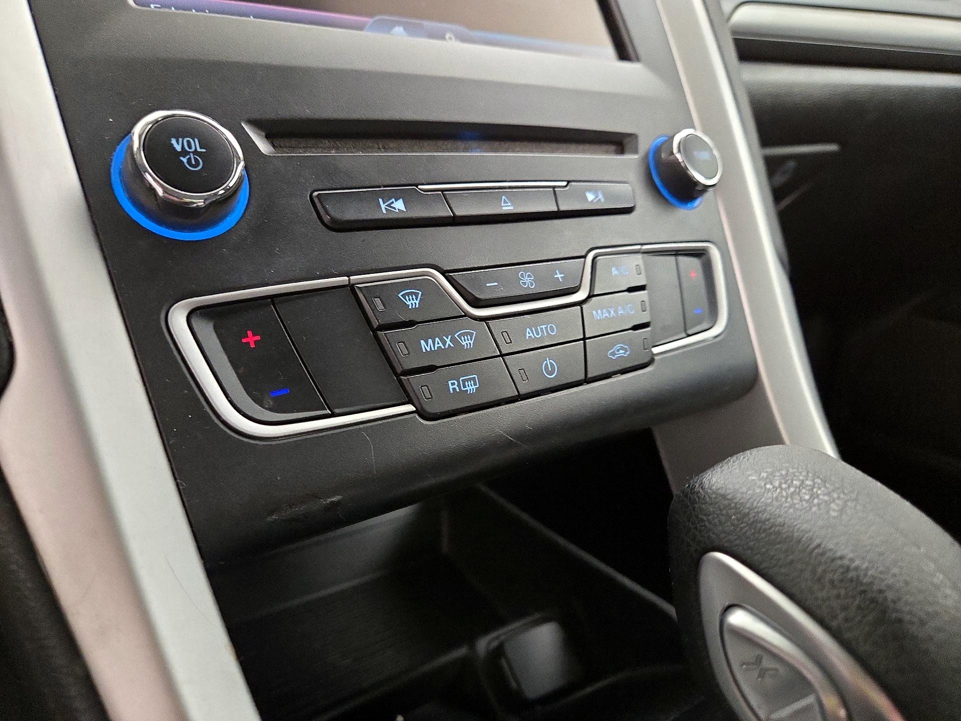 Thumbnail: 2016 Ford Fusion - 16