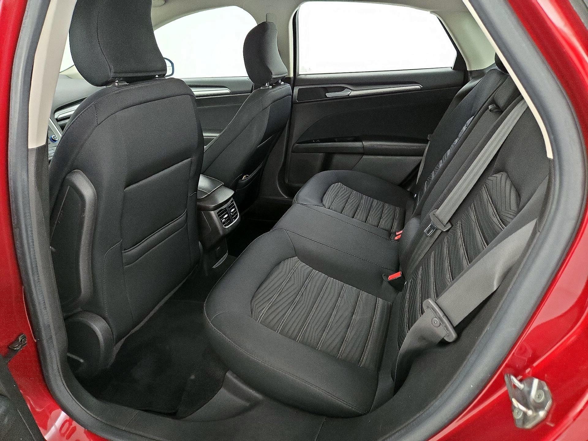 Thumbnail: 2016 Ford Fusion - 19