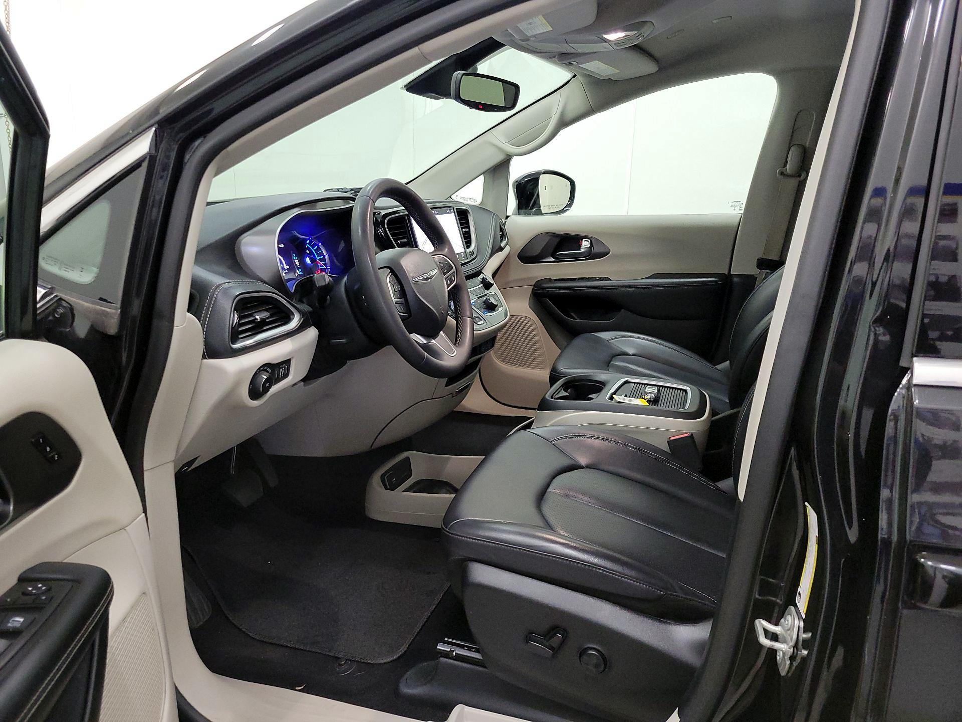 Thumbnail: 2024 Chrysler Pacifica - 11