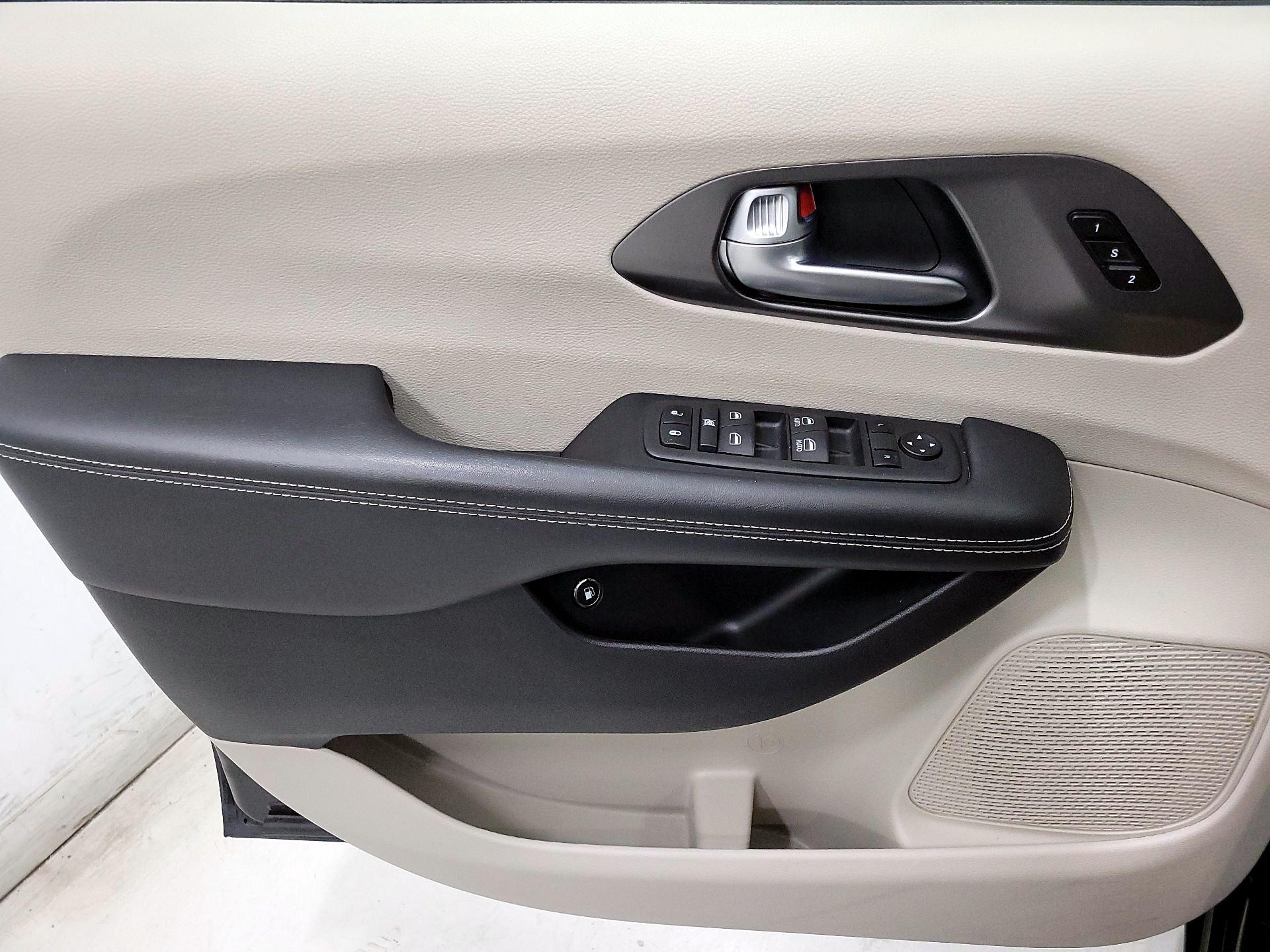 Thumbnail: 2024 Chrysler Pacifica - 12