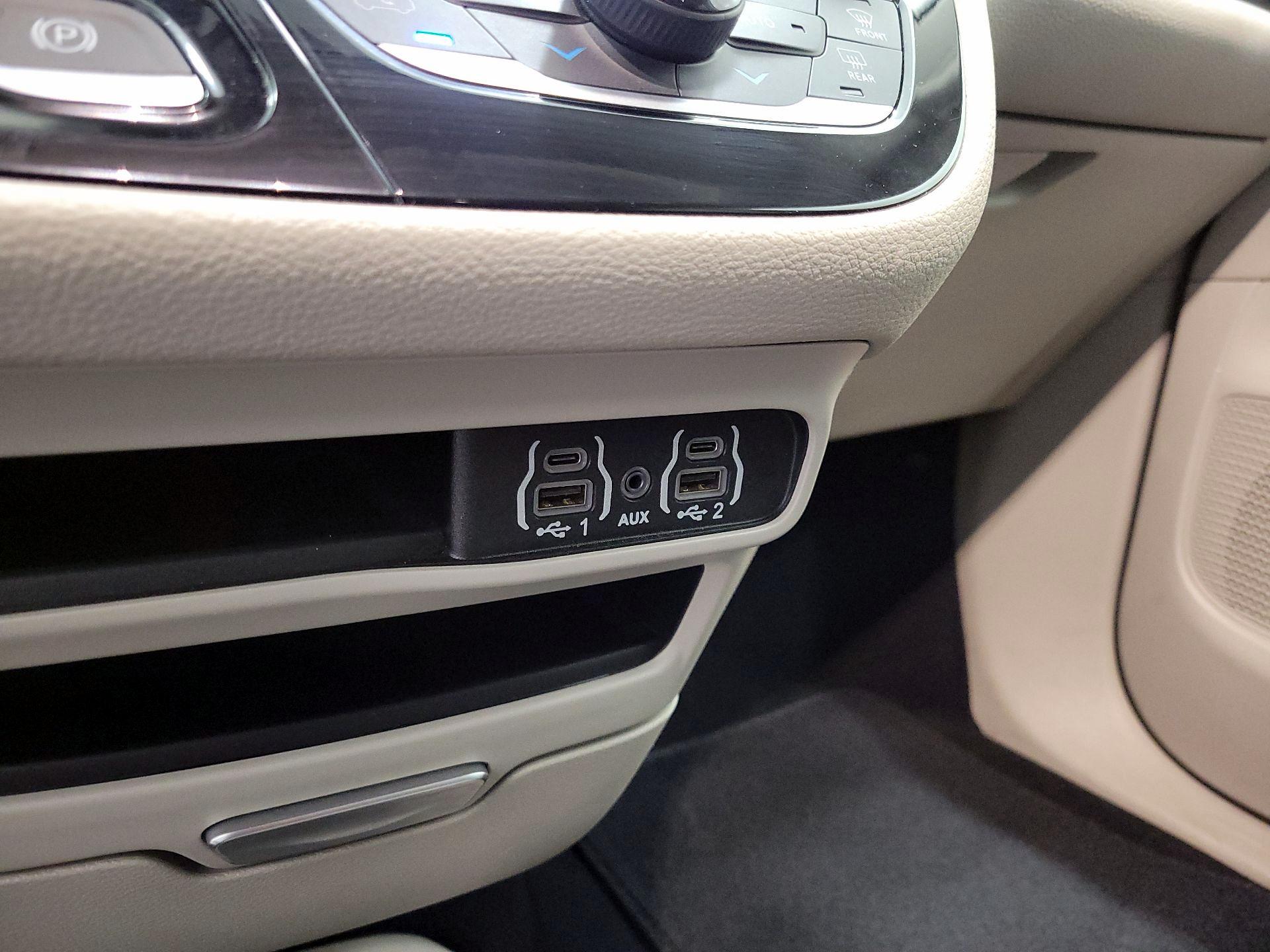 Thumbnail: 2024 Chrysler Pacifica - 19