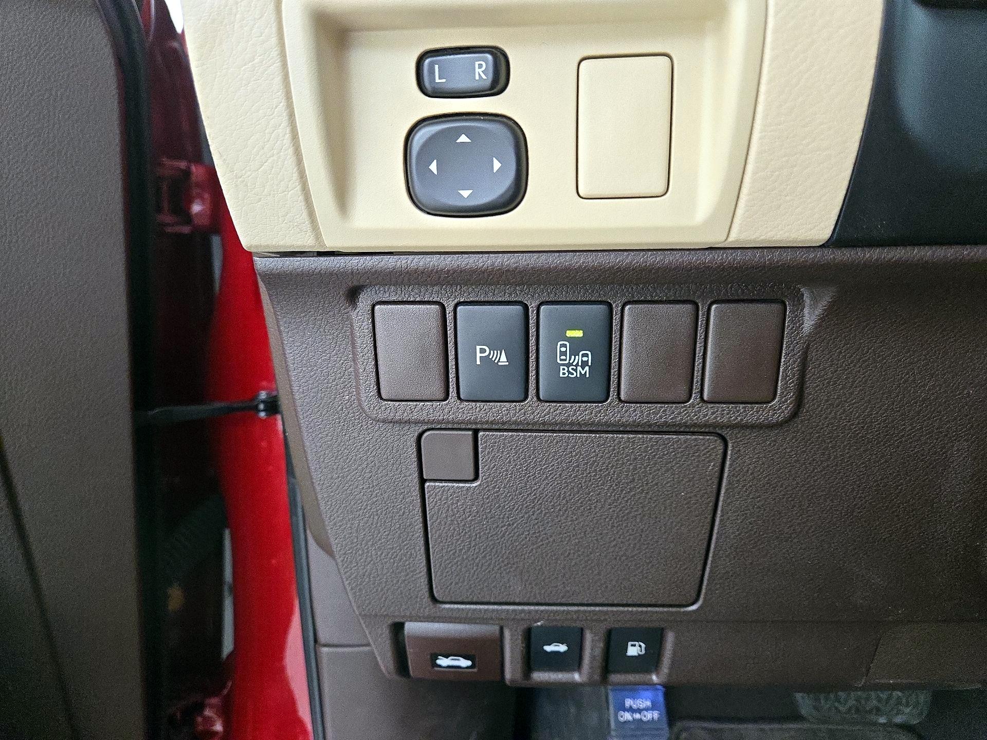 Thumbnail: 2016 Lexus ES - 13