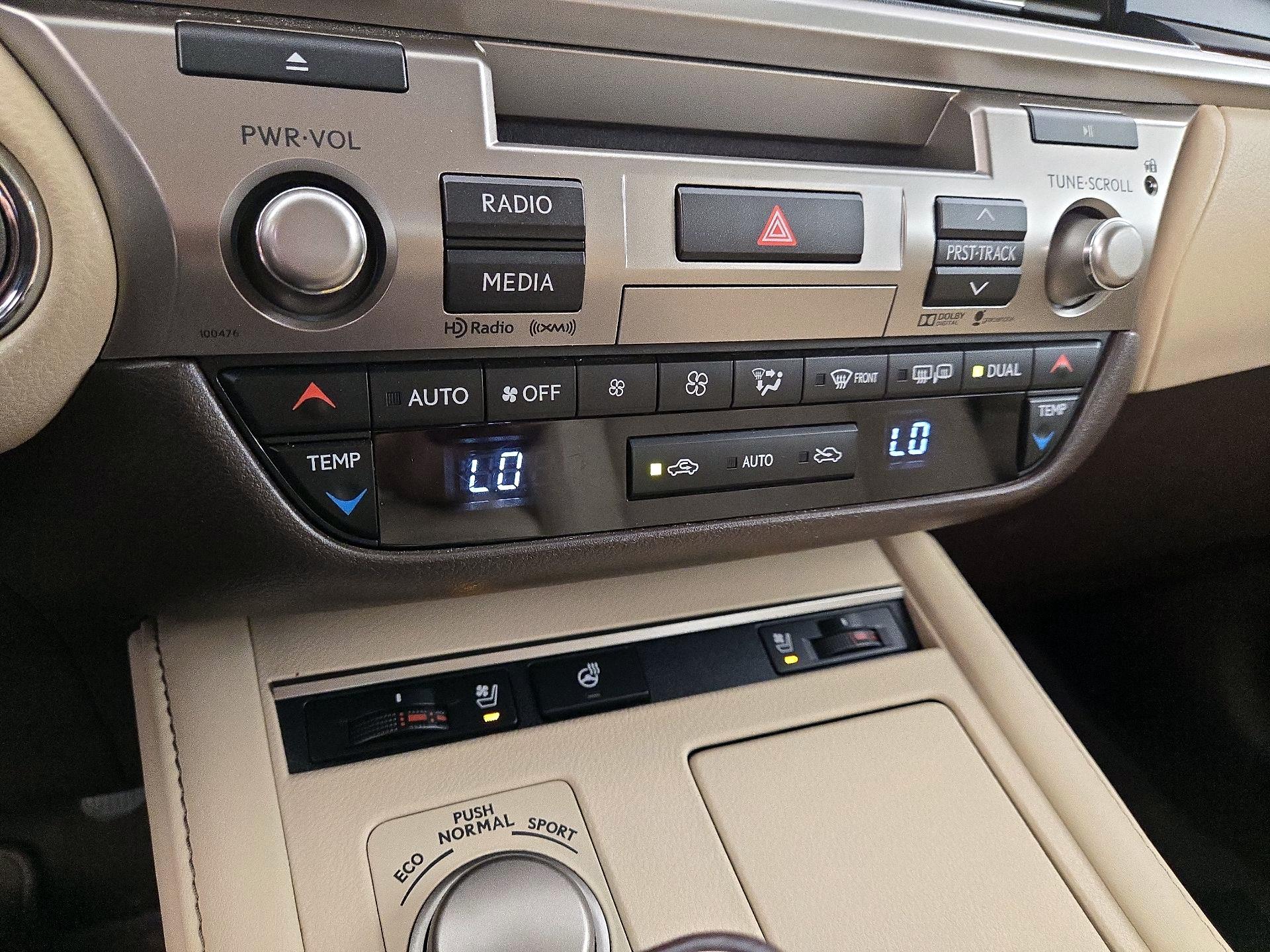 Thumbnail: 2016 Lexus ES - 16