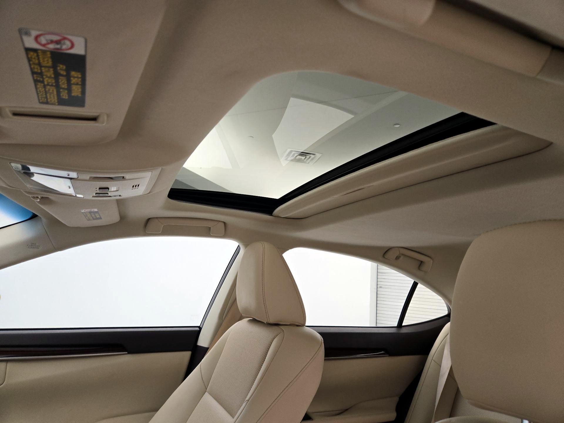 Thumbnail: 2016 Lexus ES - 19