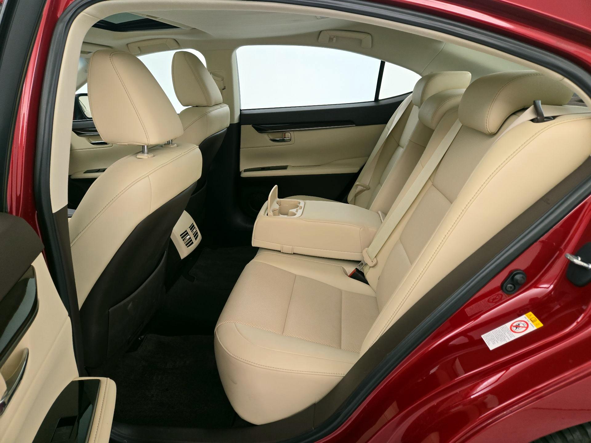 Thumbnail: 2016 Lexus ES - 20