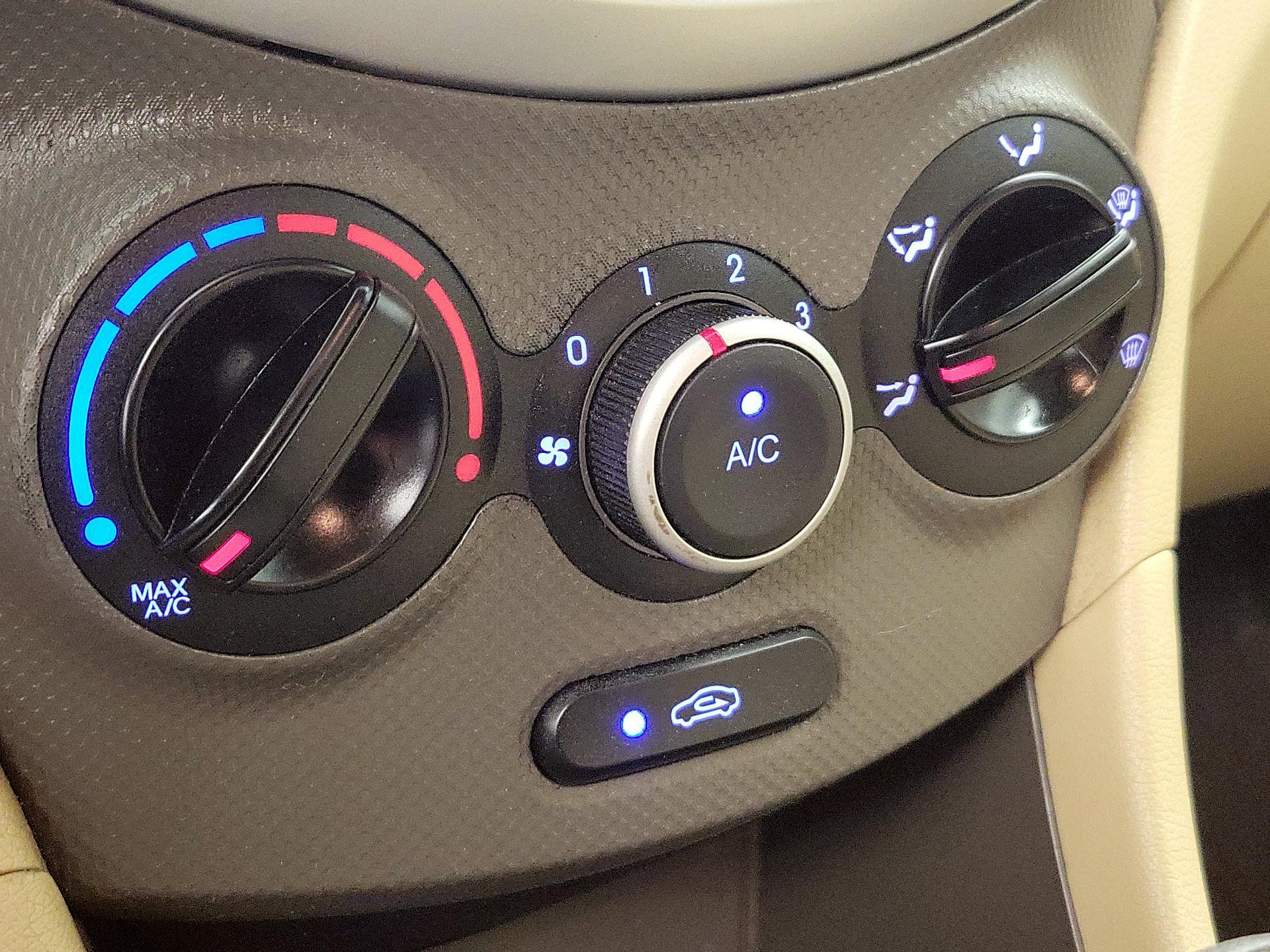 Thumbnail: 2014 Hyundai Accent - 15