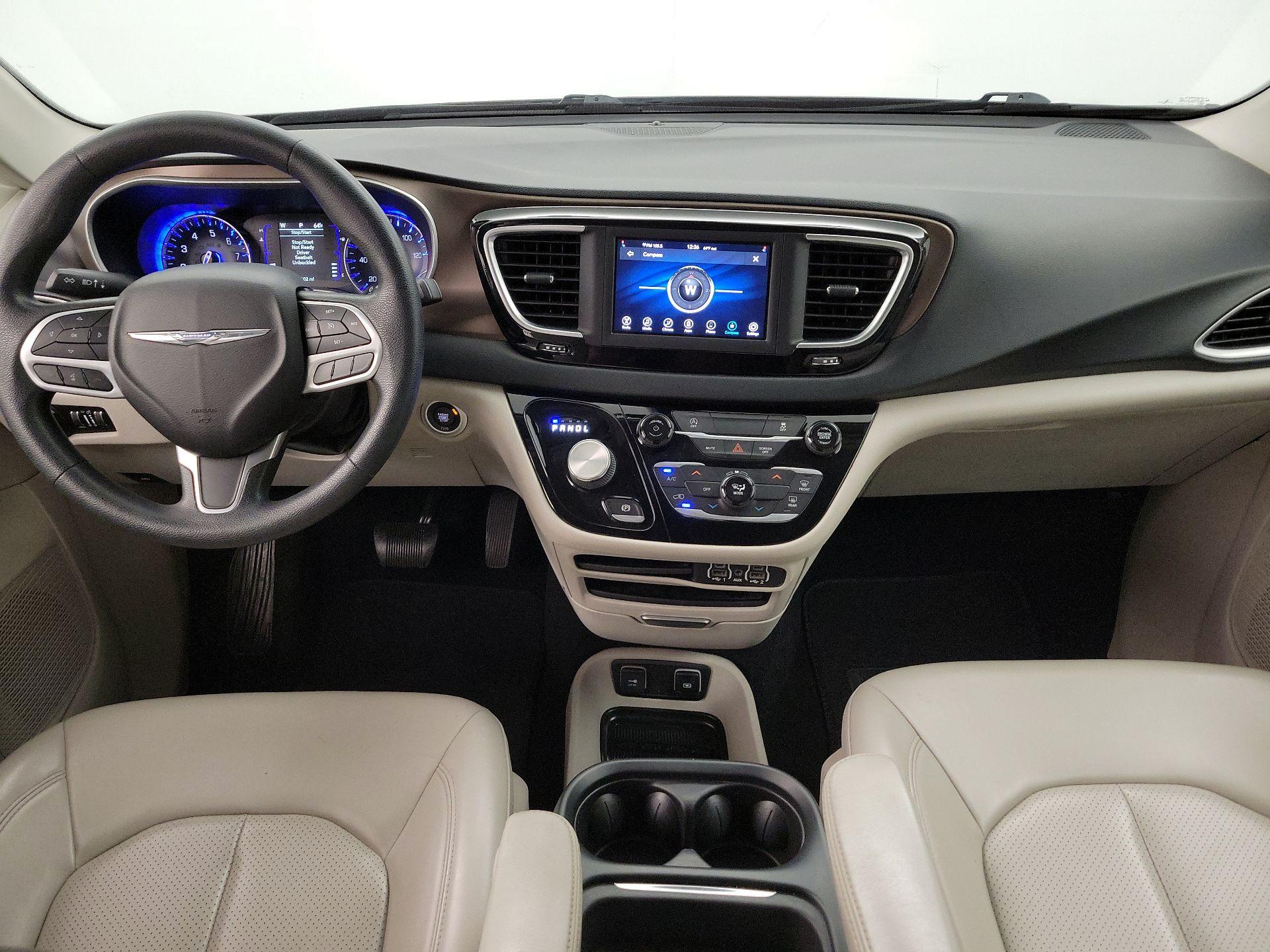 Thumbnail: 2021 Chrysler Voyager - 9