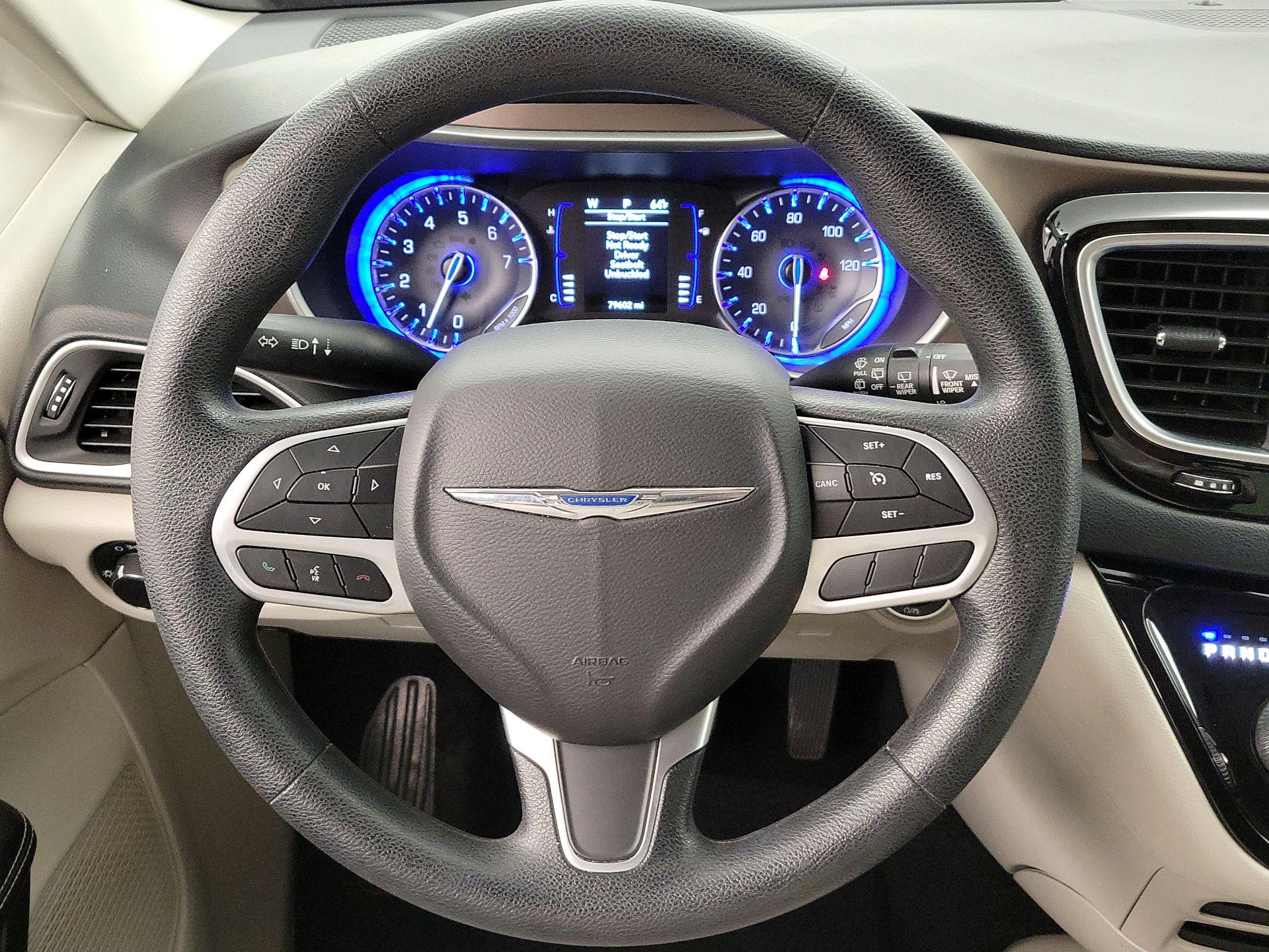 Thumbnail: 2021 Chrysler Voyager - 10