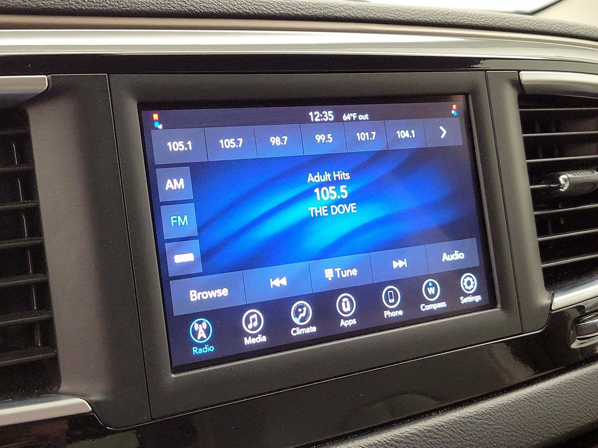 Thumbnail: 2021 Chrysler Voyager - 15