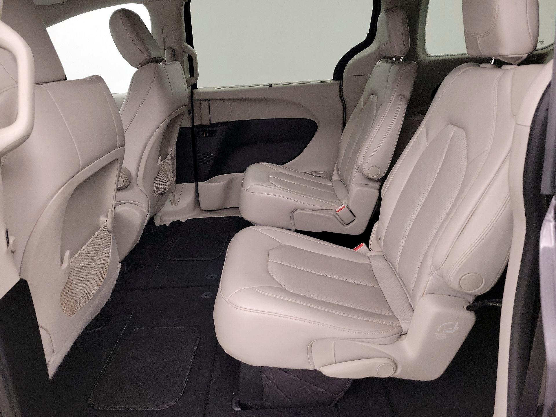 Thumbnail: 2021 Chrysler Voyager - 19