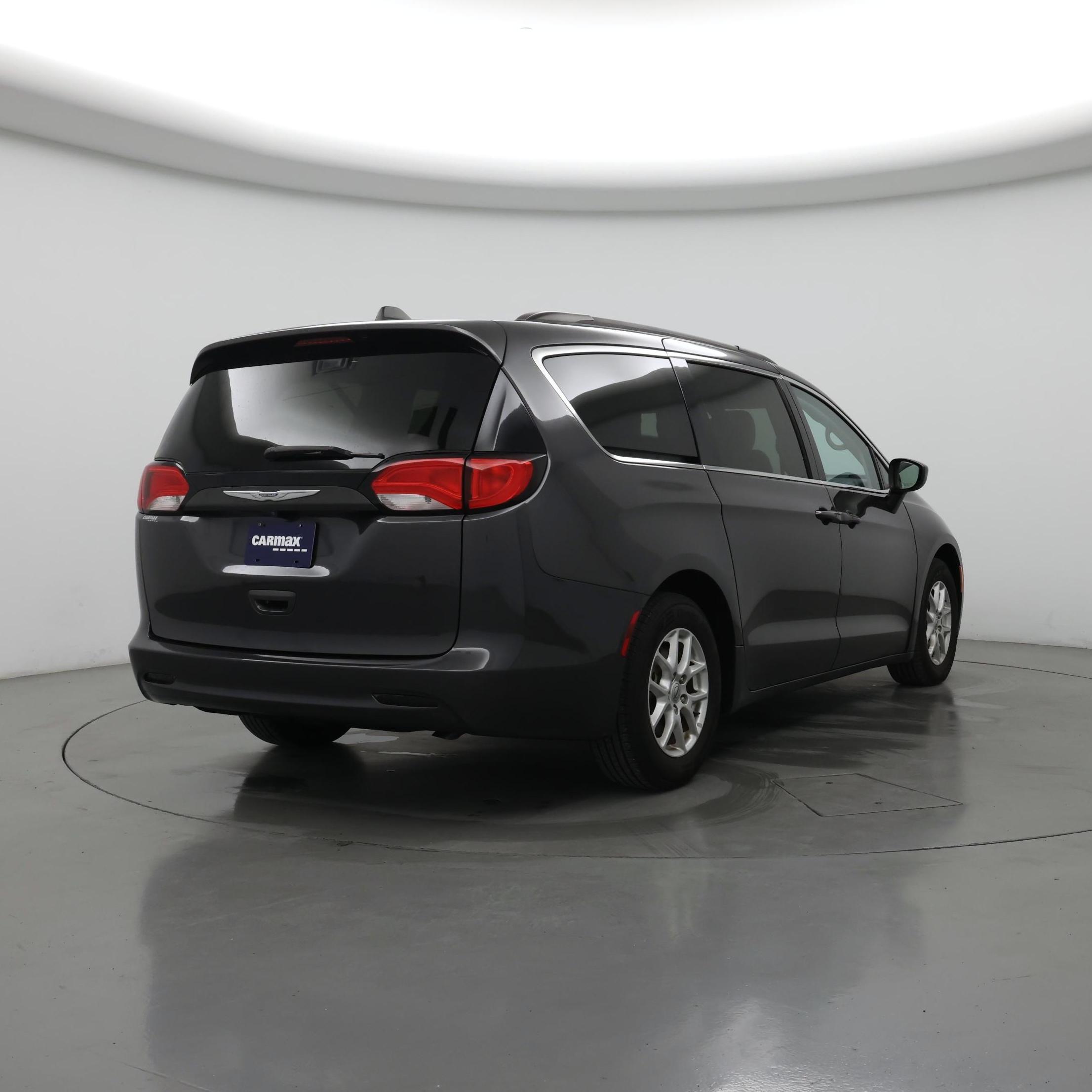 Thumbnail: 2021 Chrysler Voyager - 8