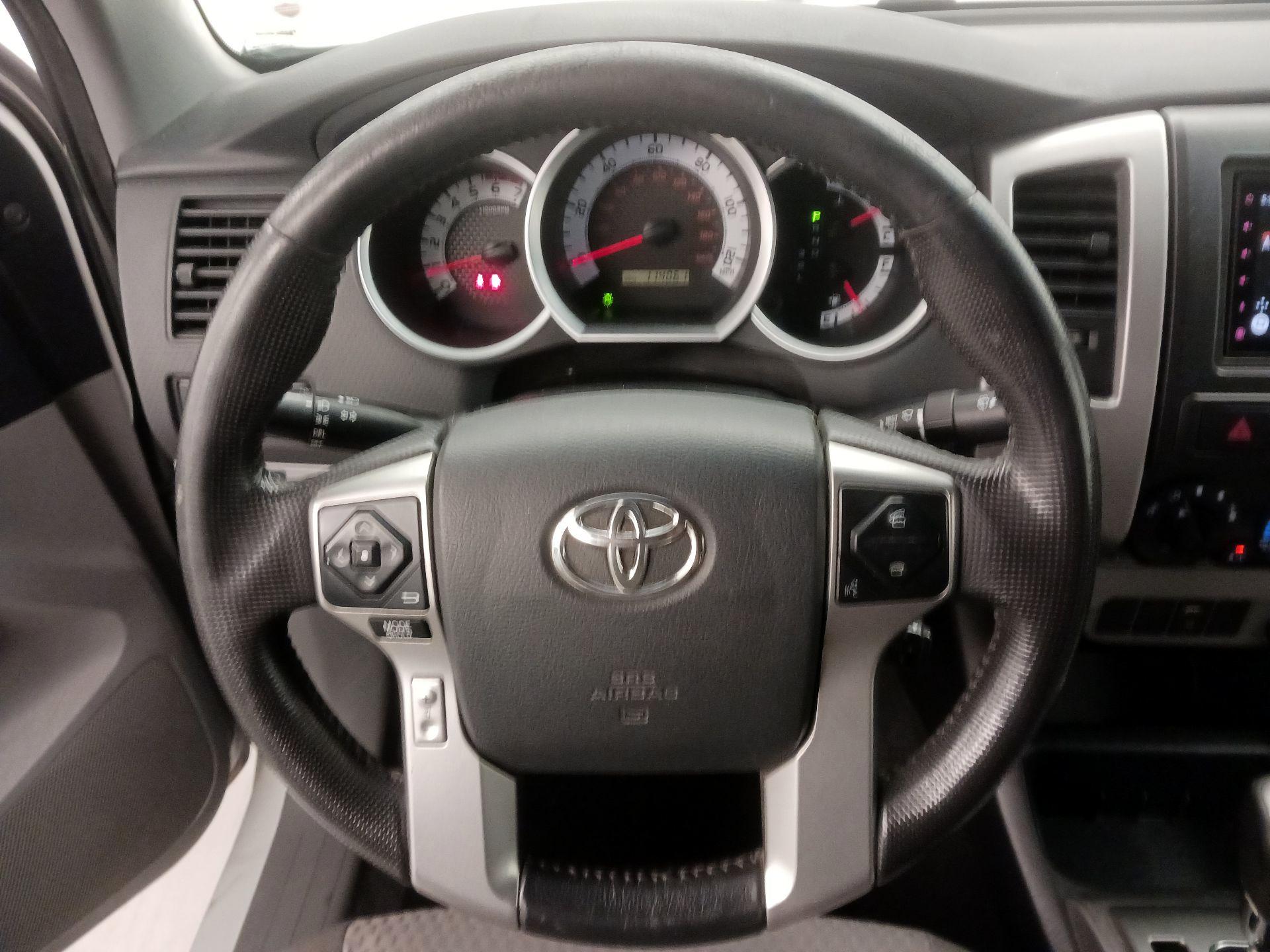 Thumbnail: 2015 Toyota Tacoma - 10