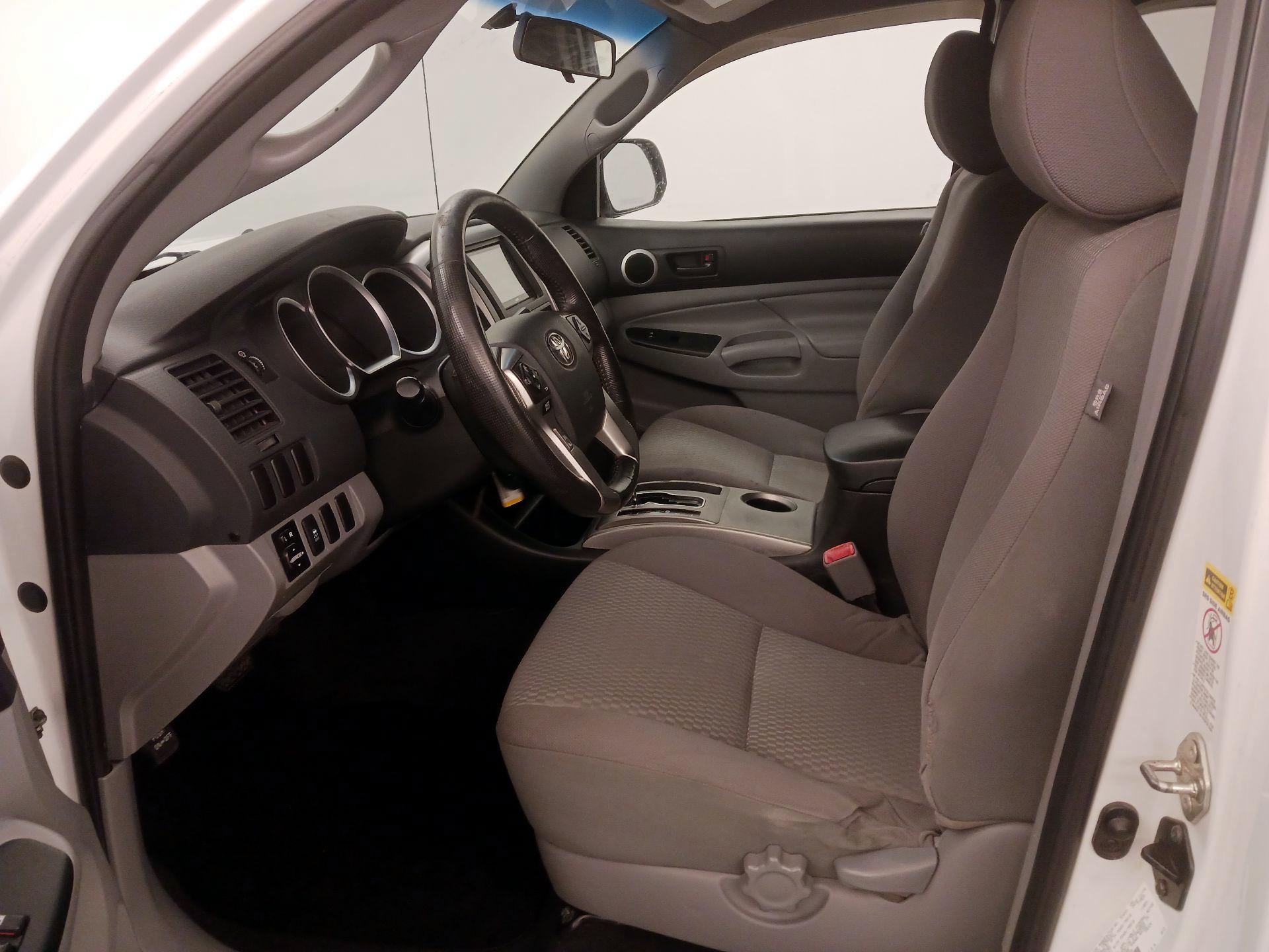 Thumbnail: 2015 Toyota Tacoma - 11