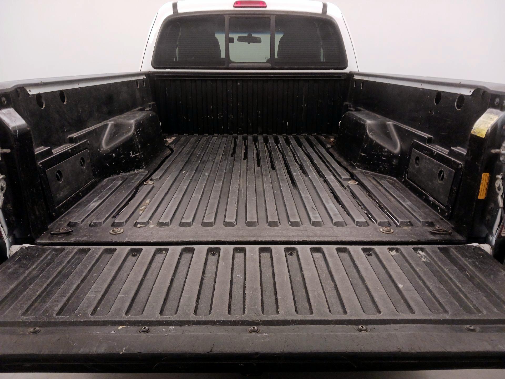 Thumbnail: 2015 Toyota Tacoma - 20
