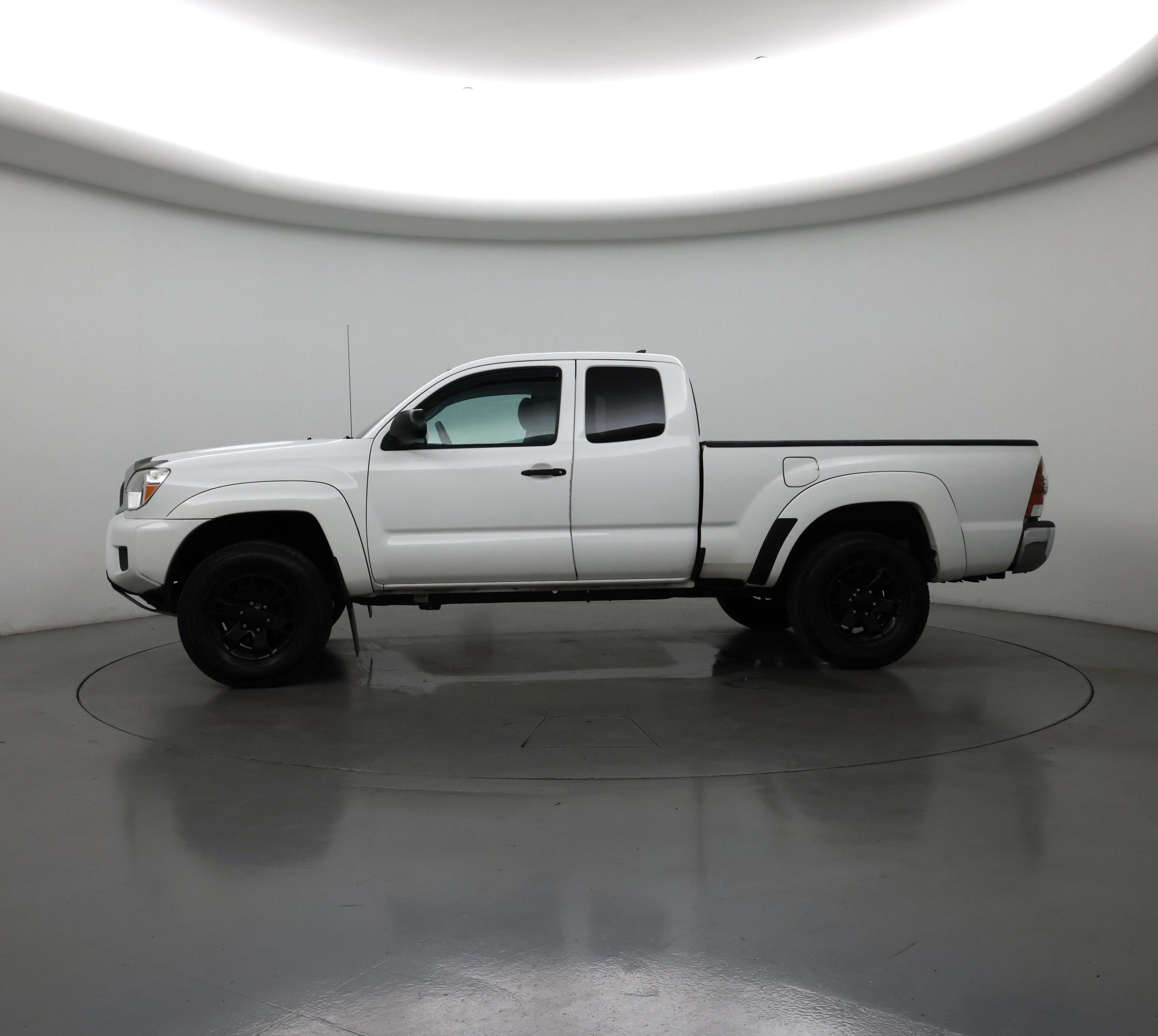 Thumbnail: 2015 Toyota Tacoma - 3