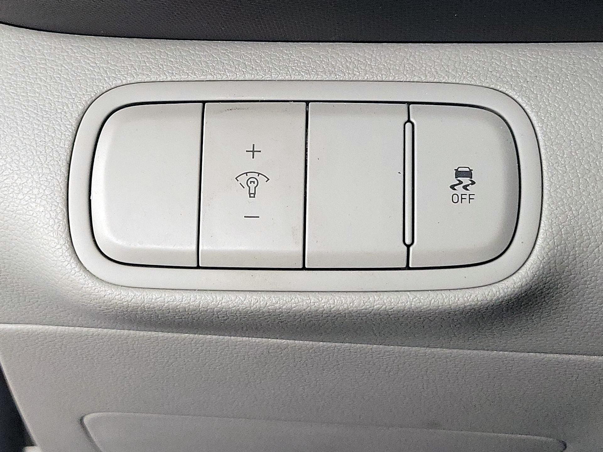 Thumbnail: 2023 Hyundai Venue - 13