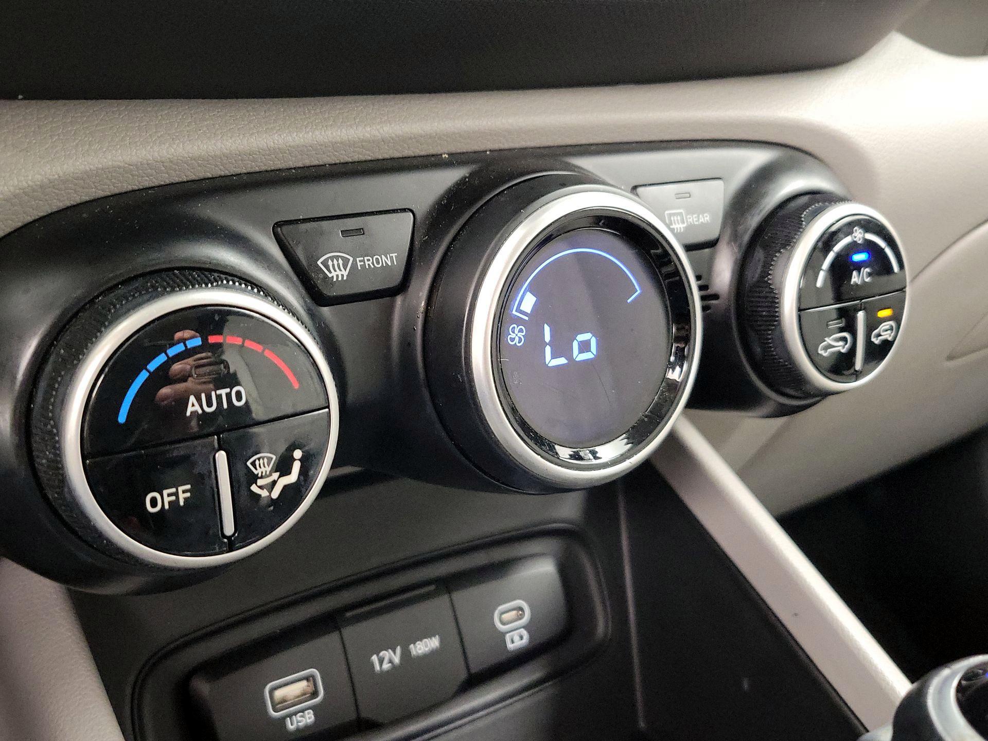 Thumbnail: 2023 Hyundai Venue - 16