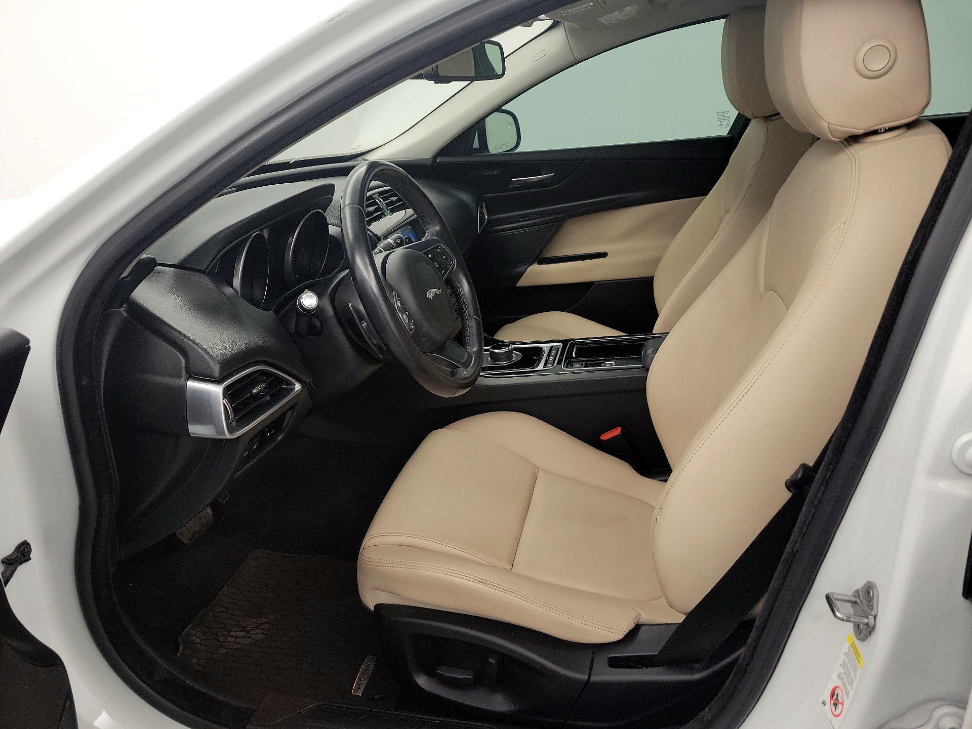 Thumbnail: 2018 Jaguar XE - 11