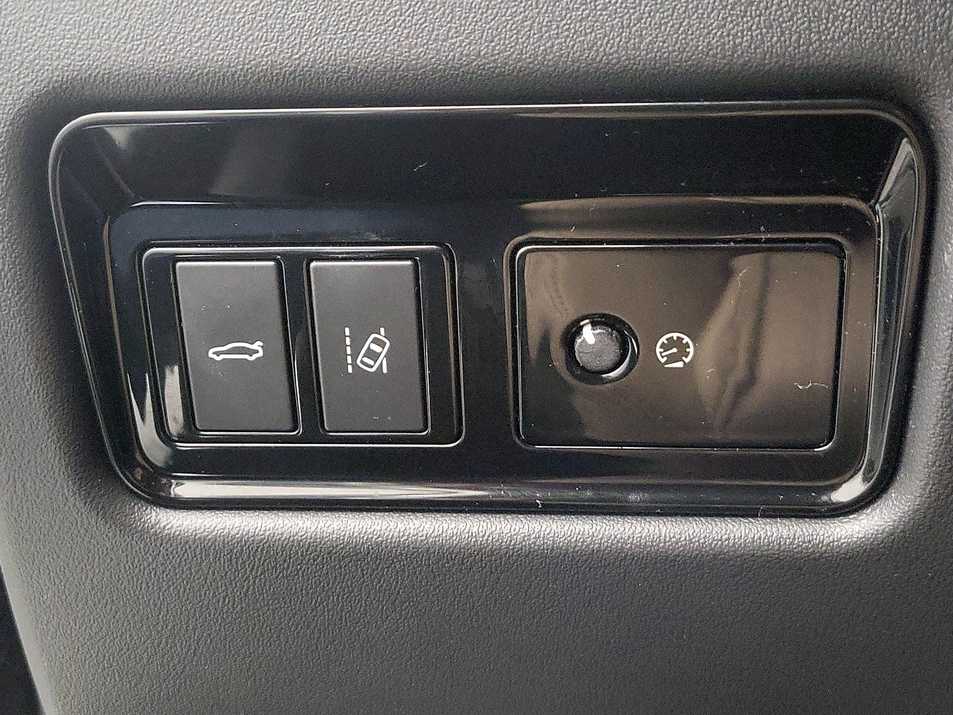 Thumbnail: 2018 Jaguar XE - 13