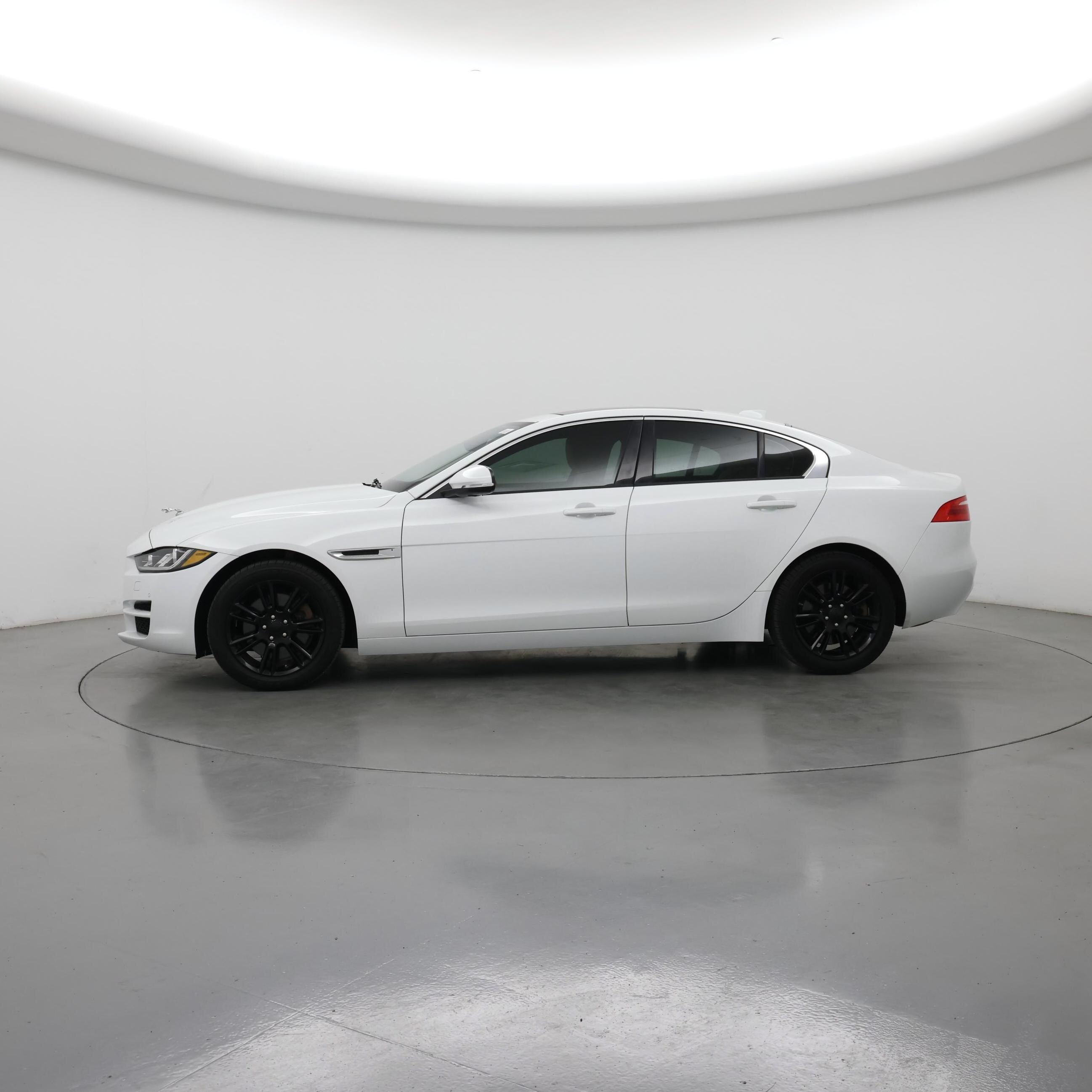 Thumbnail: 2018 Jaguar XE - 3