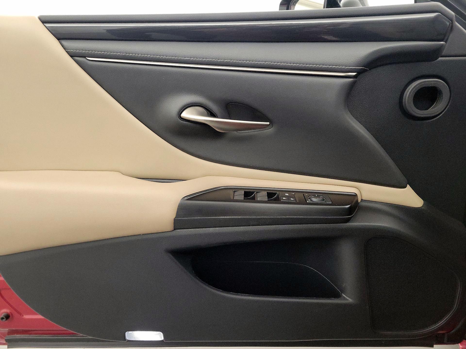 Thumbnail: 2019 Lexus ES - 12