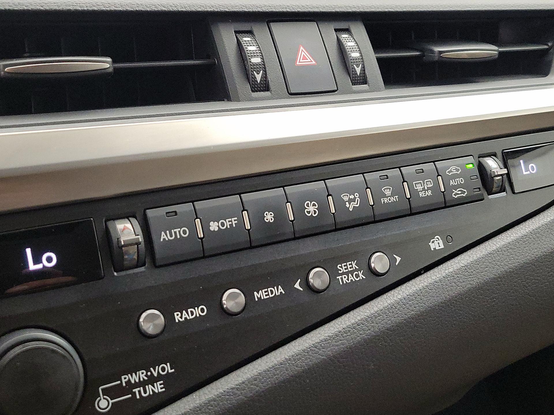 Thumbnail: 2019 Lexus ES - 15