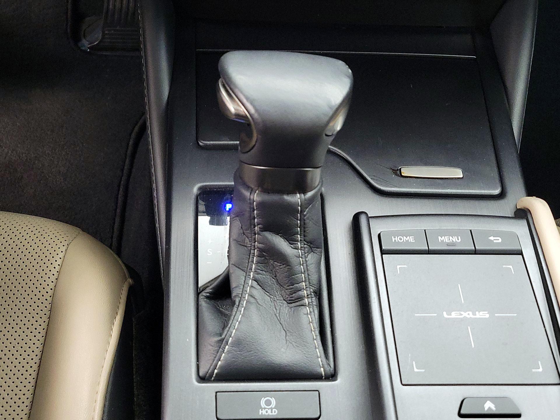 Thumbnail: 2019 Lexus ES - 16