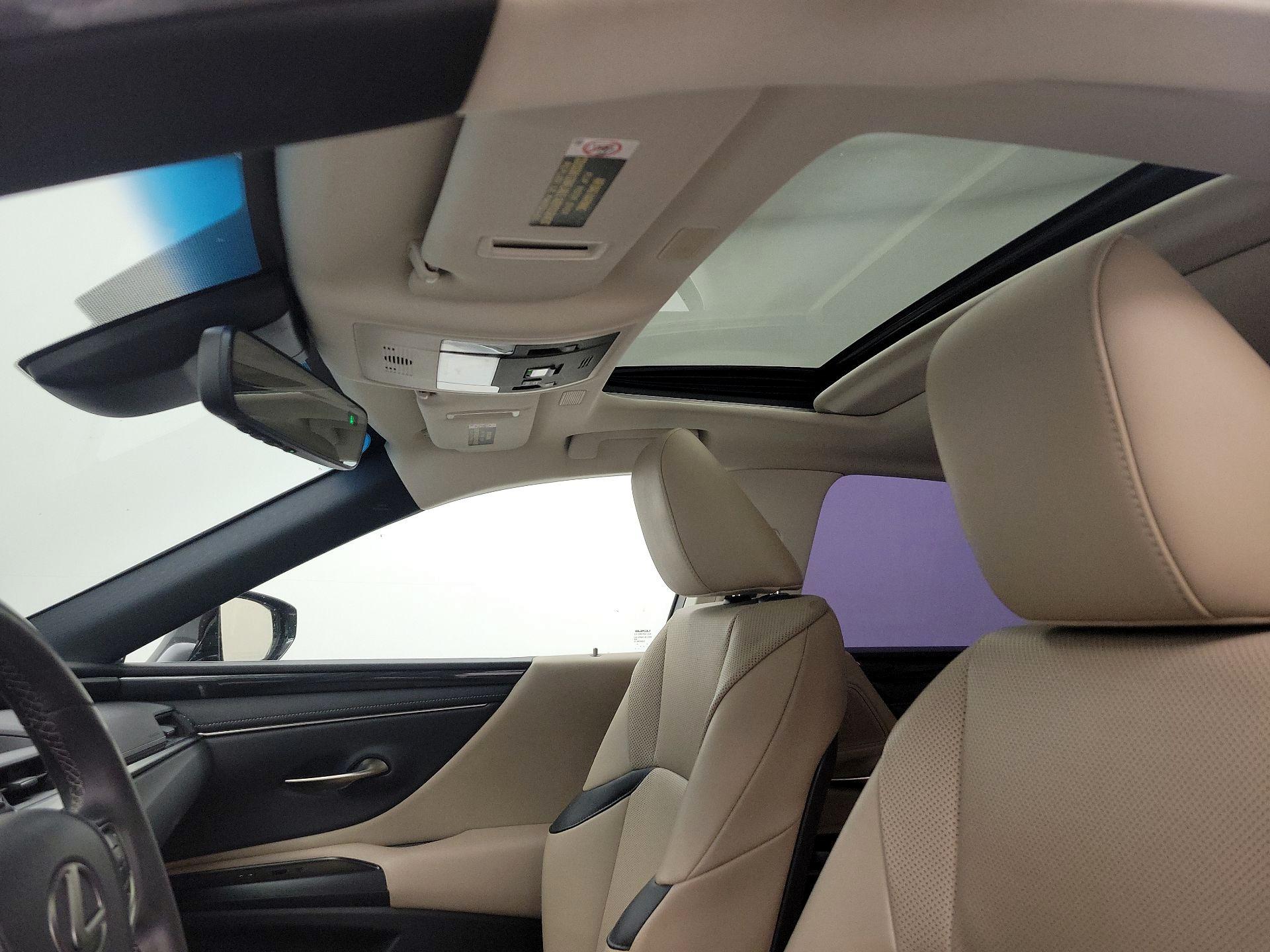 Thumbnail: 2019 Lexus ES - 18