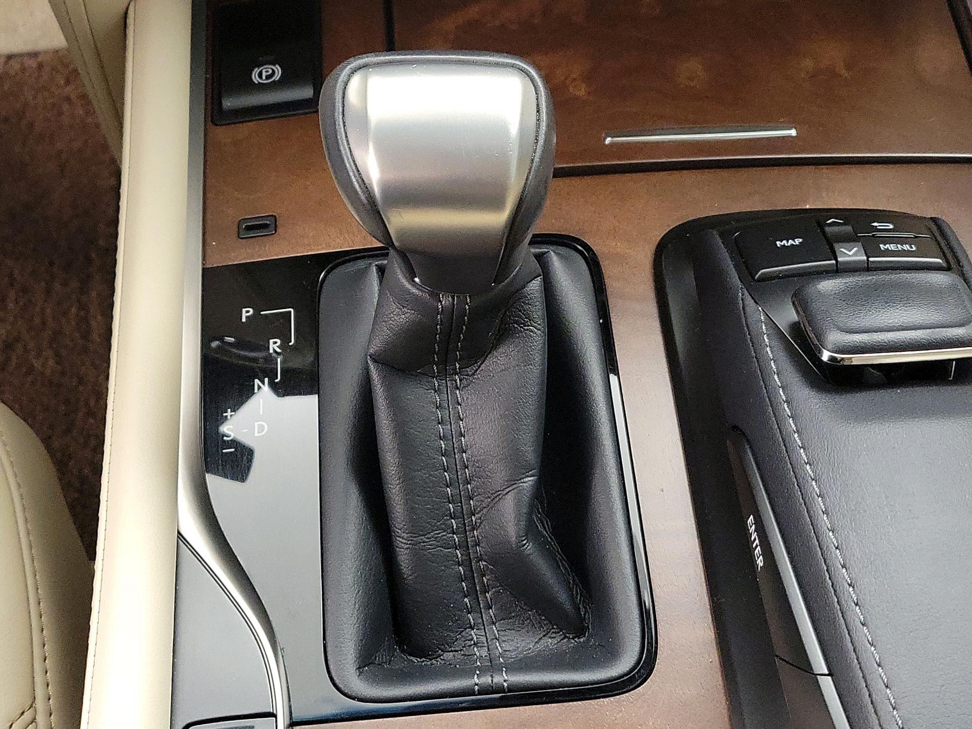 Thumbnail: 2018 Lexus LX - 18