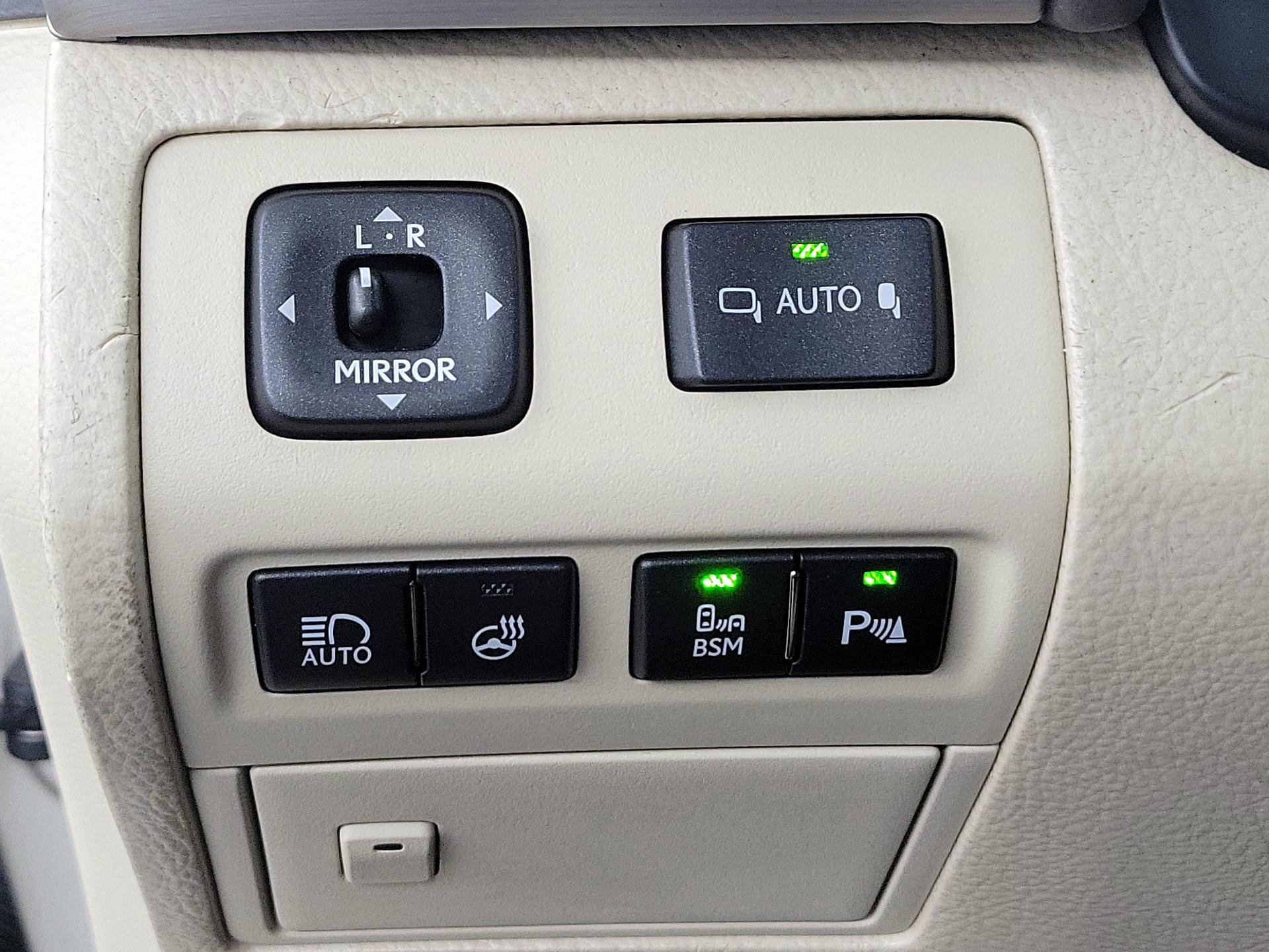 Thumbnail: 2014 Lexus LS - 13