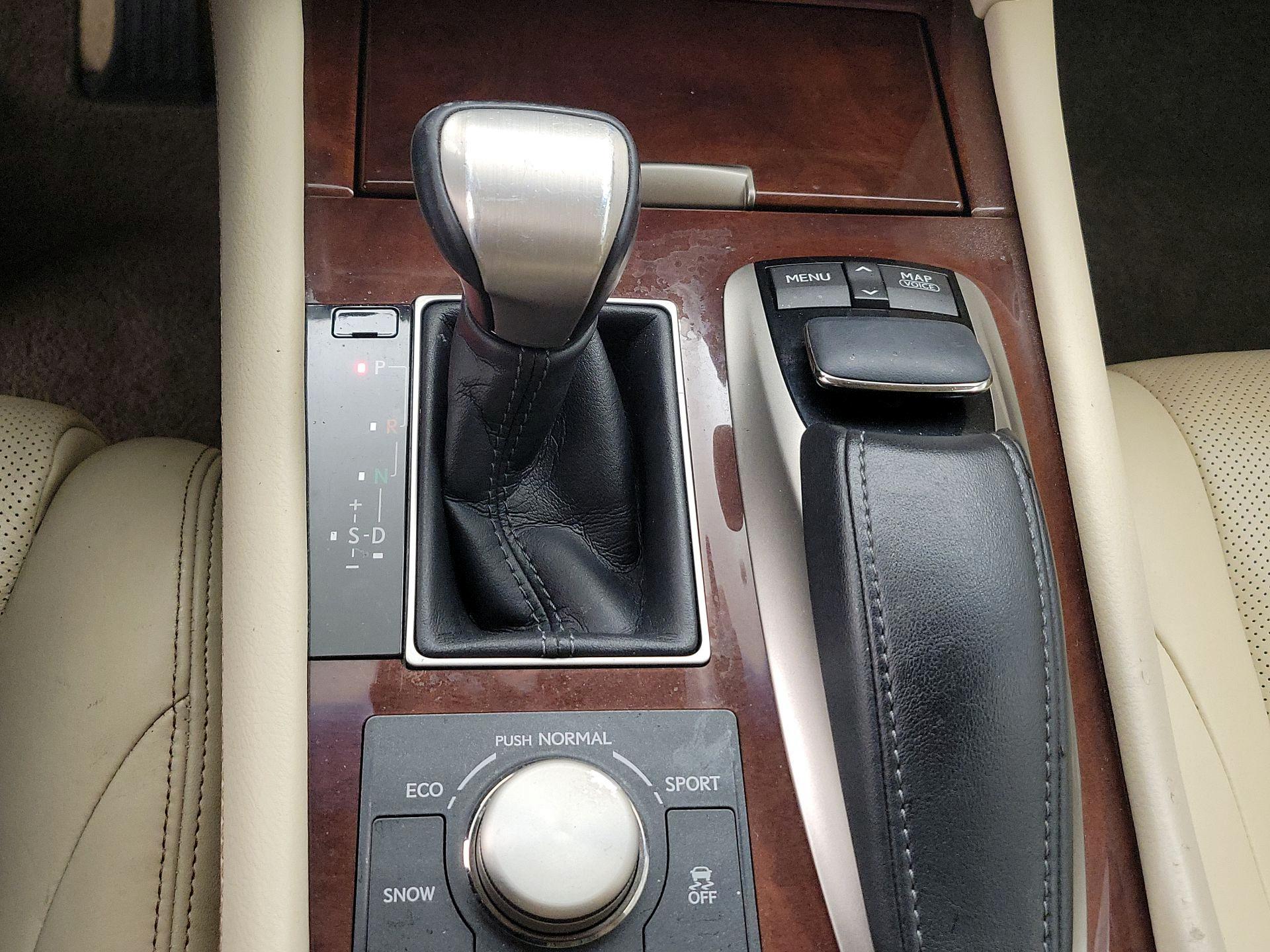 Thumbnail: 2014 Lexus LS - 18