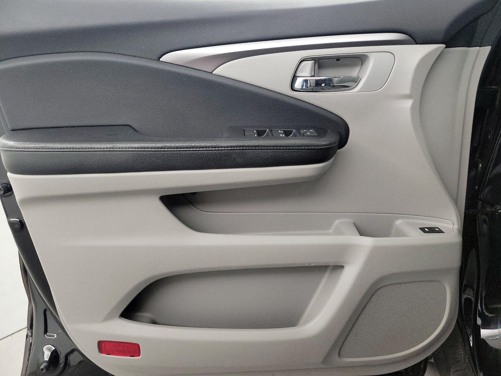 Thumbnail: 2018 Honda Pilot - 12