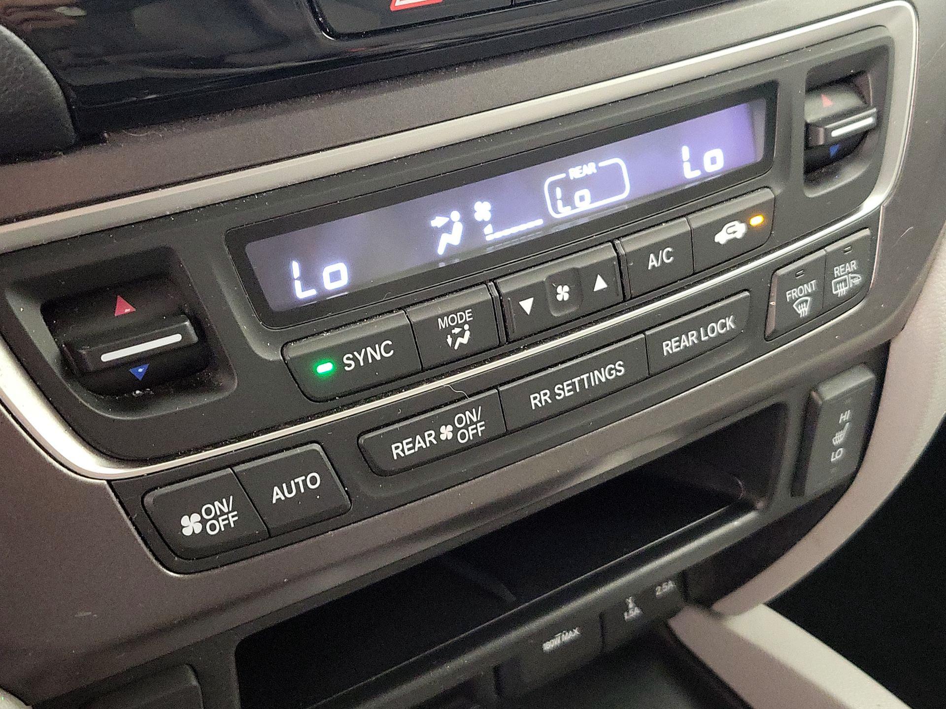 Thumbnail: 2018 Honda Pilot - 16