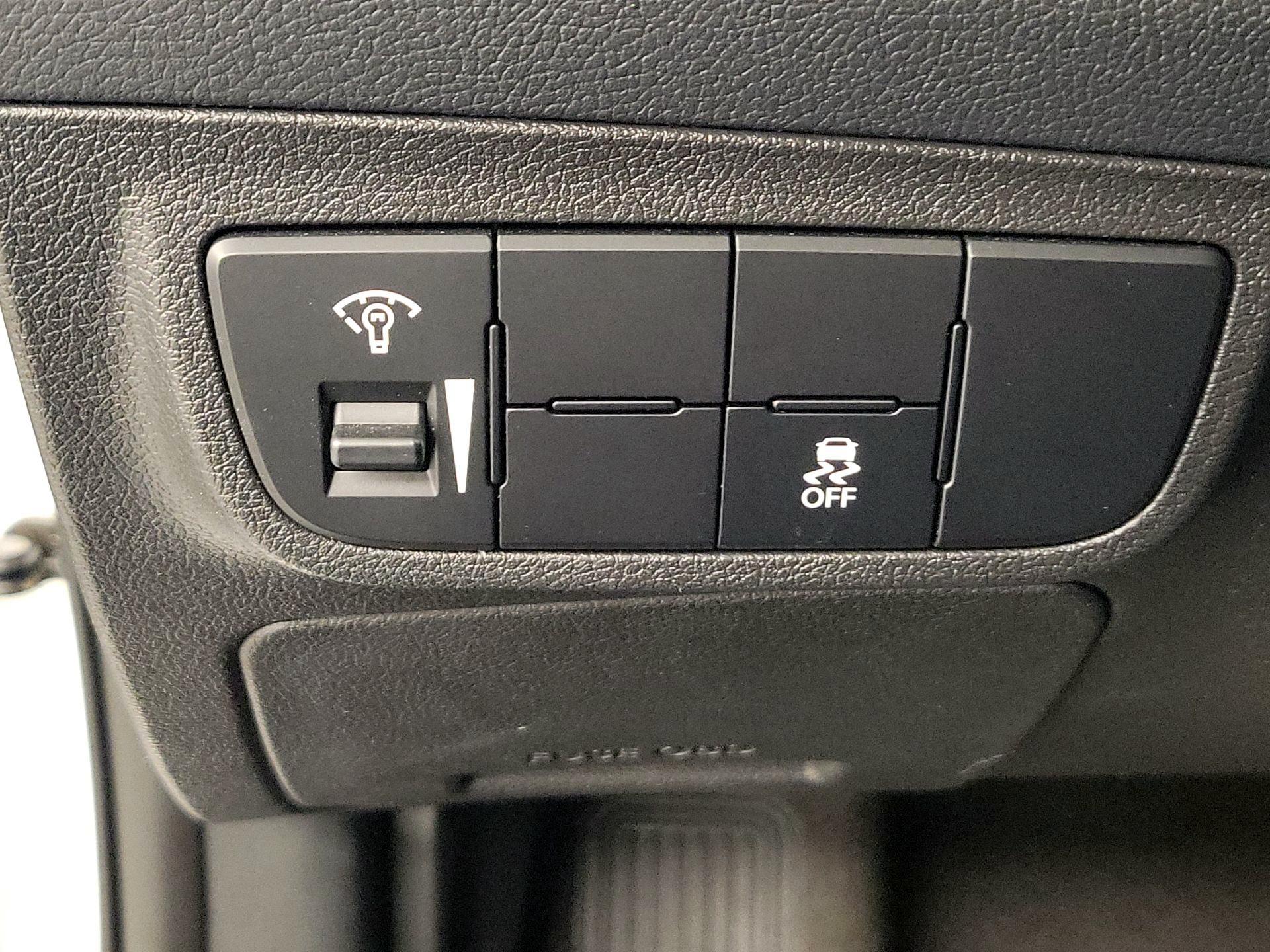 Thumbnail: 2017 Hyundai Veloster - 13