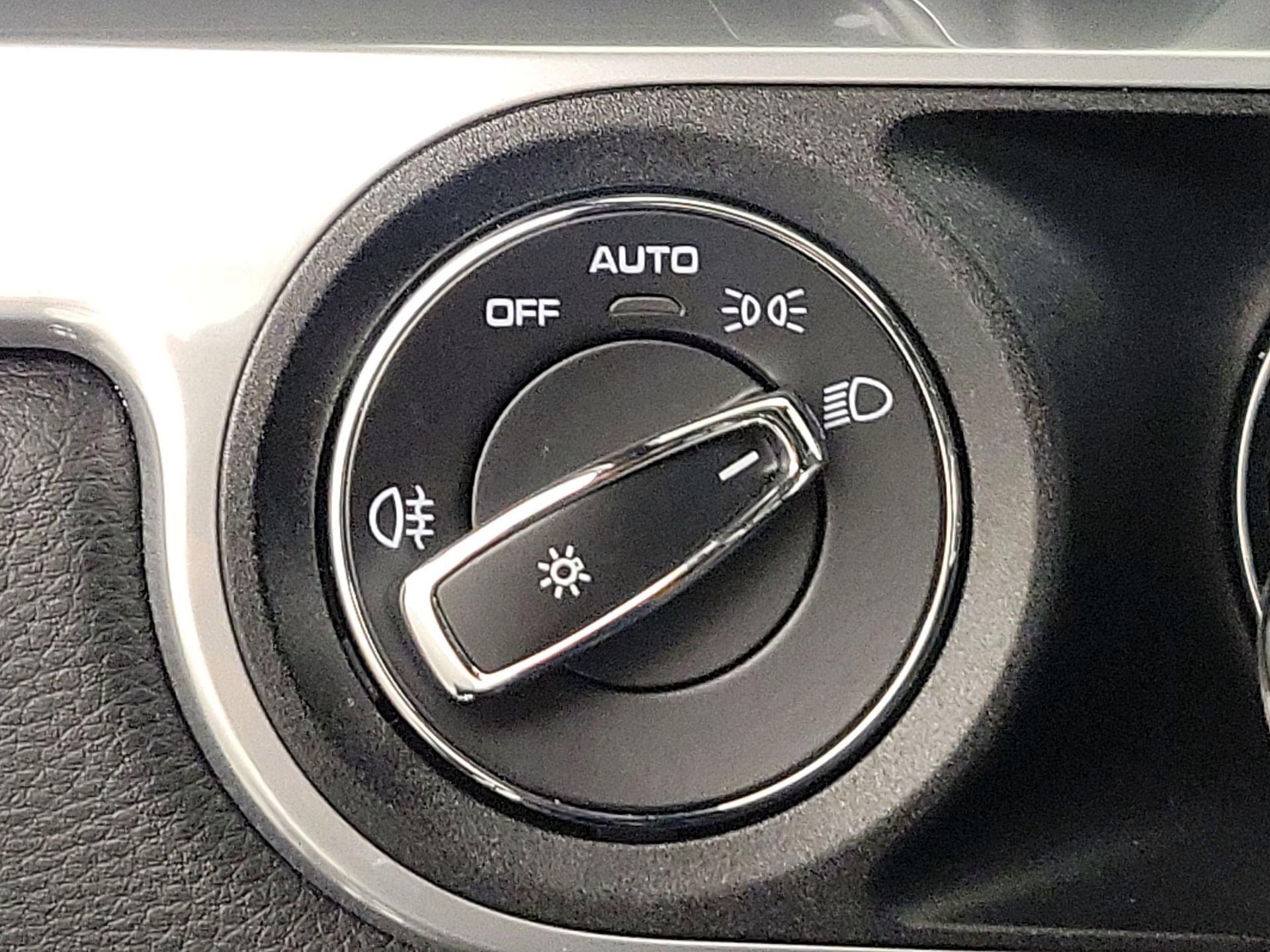 Thumbnail: 2017 Porsche 911 - 13