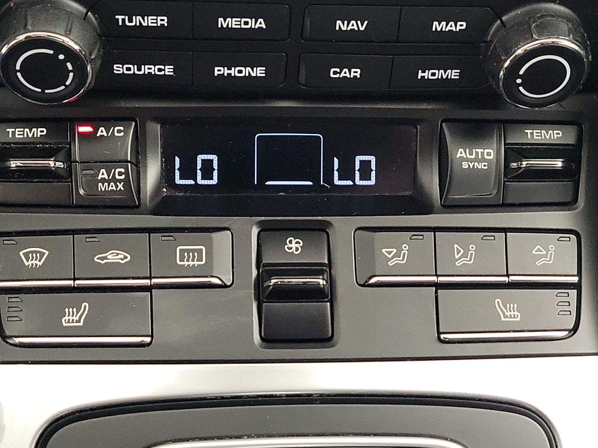 Thumbnail: 2017 Porsche 911 - 17