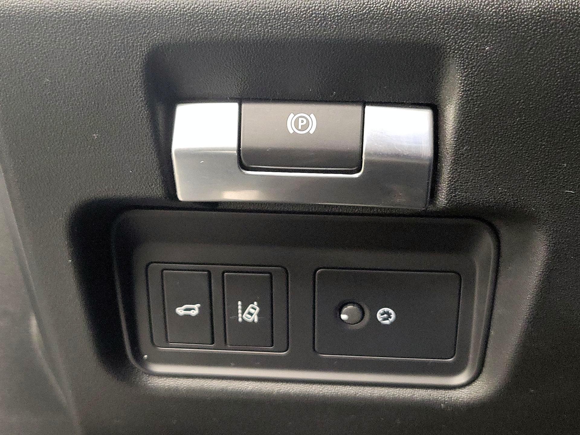 Thumbnail: 2020 Jaguar E-Pace - 13