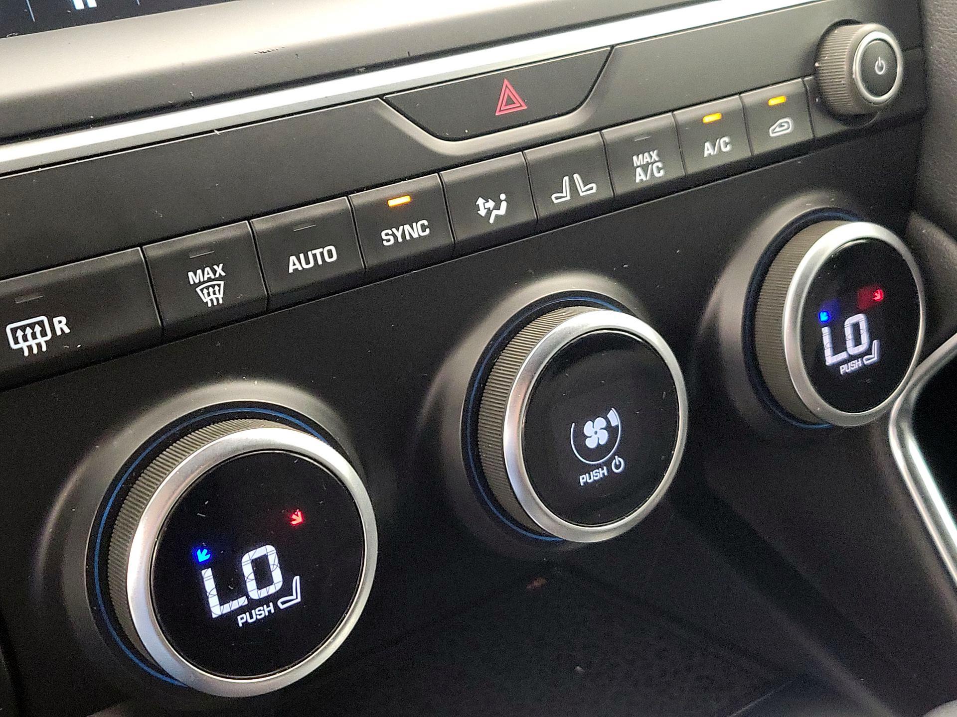 Thumbnail: 2020 Jaguar E-Pace - 17