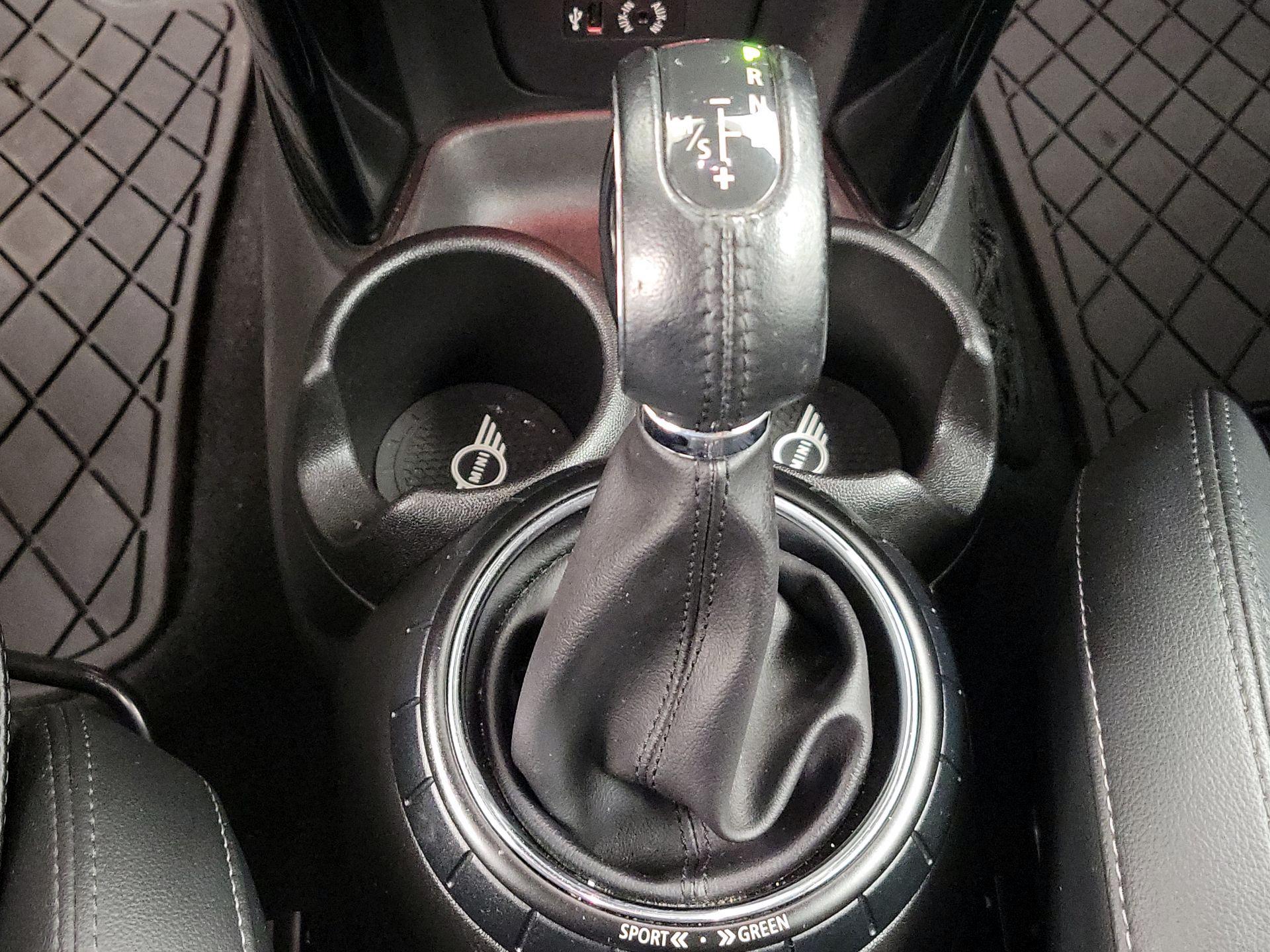 Thumbnail: 2017 MINI Cooper Hardtop - 16