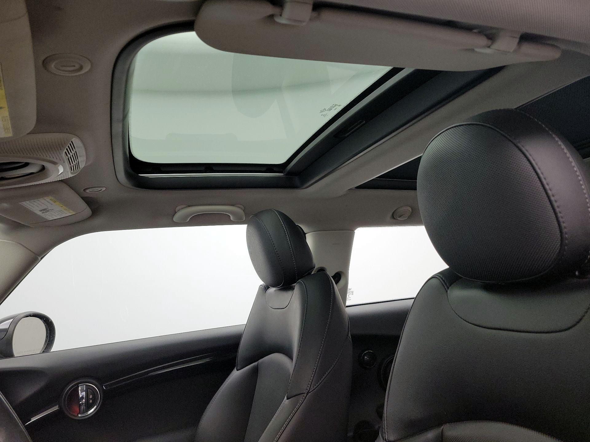 Thumbnail: 2017 MINI Cooper Hardtop - 18