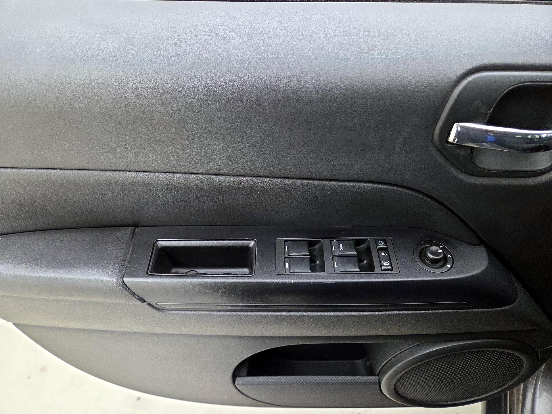 Thumbnail: 2016 Jeep Patriot - 12